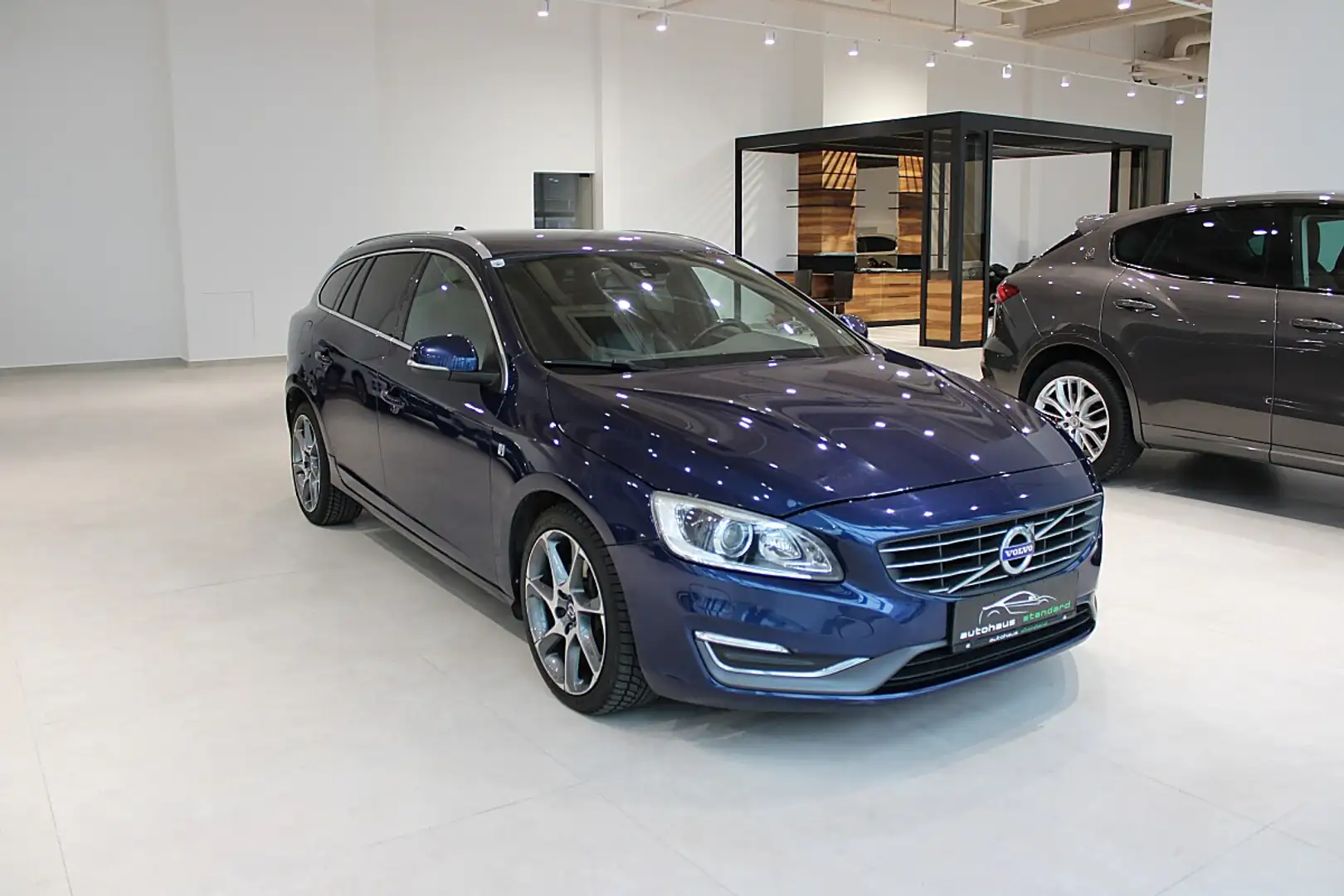 Volvo V60 D4 AWD Volvo Ocean Race Geartronic**Sondermodell** Blau - 1