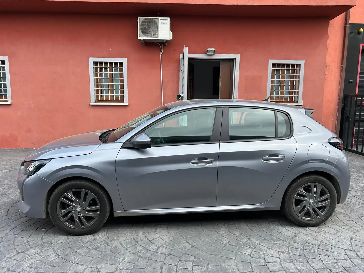 Peugeot 208 1.2 PureTech 75 Active Gris - 2