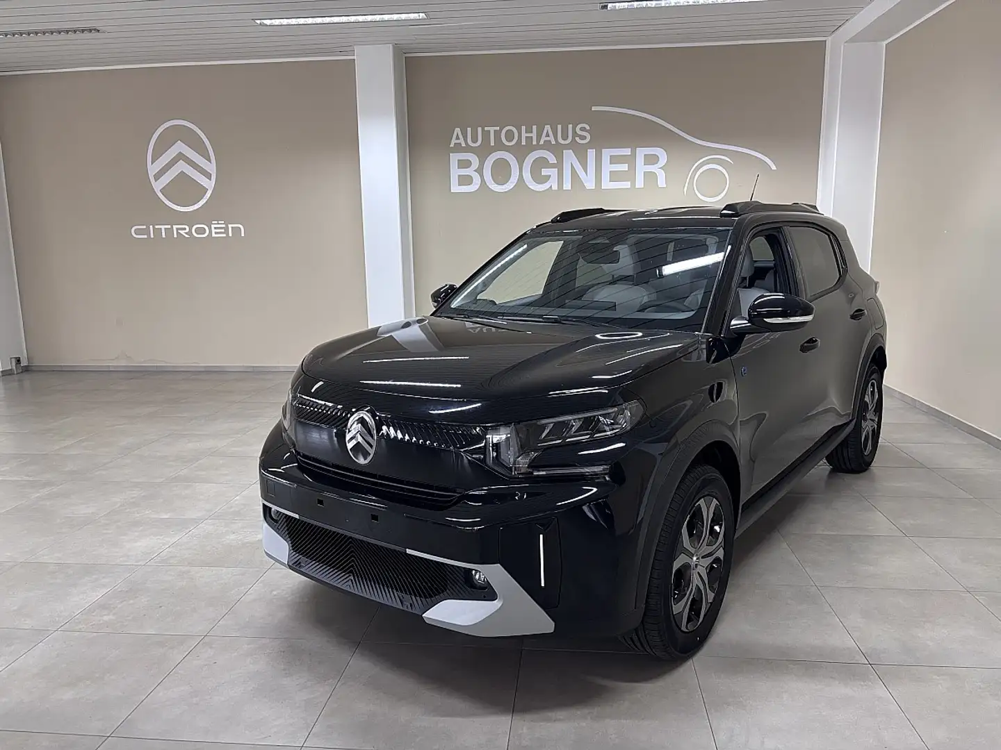 Citroen C3 Aircross e-C3 Aircross 113 44kWh Plus Schwarz - 1