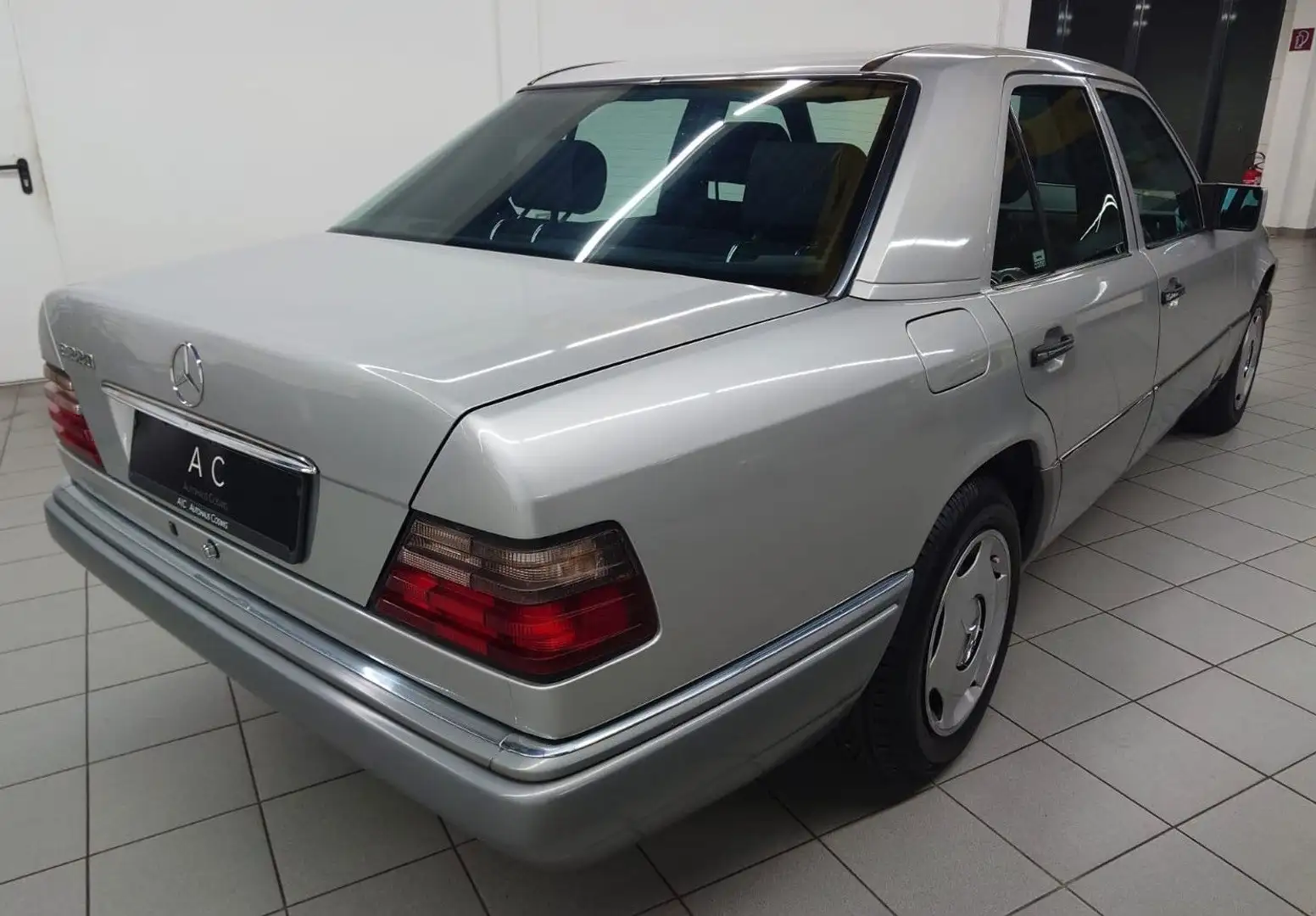 Mercedes-Benz E 220 Autmatik,Klima,SD Argent - 2