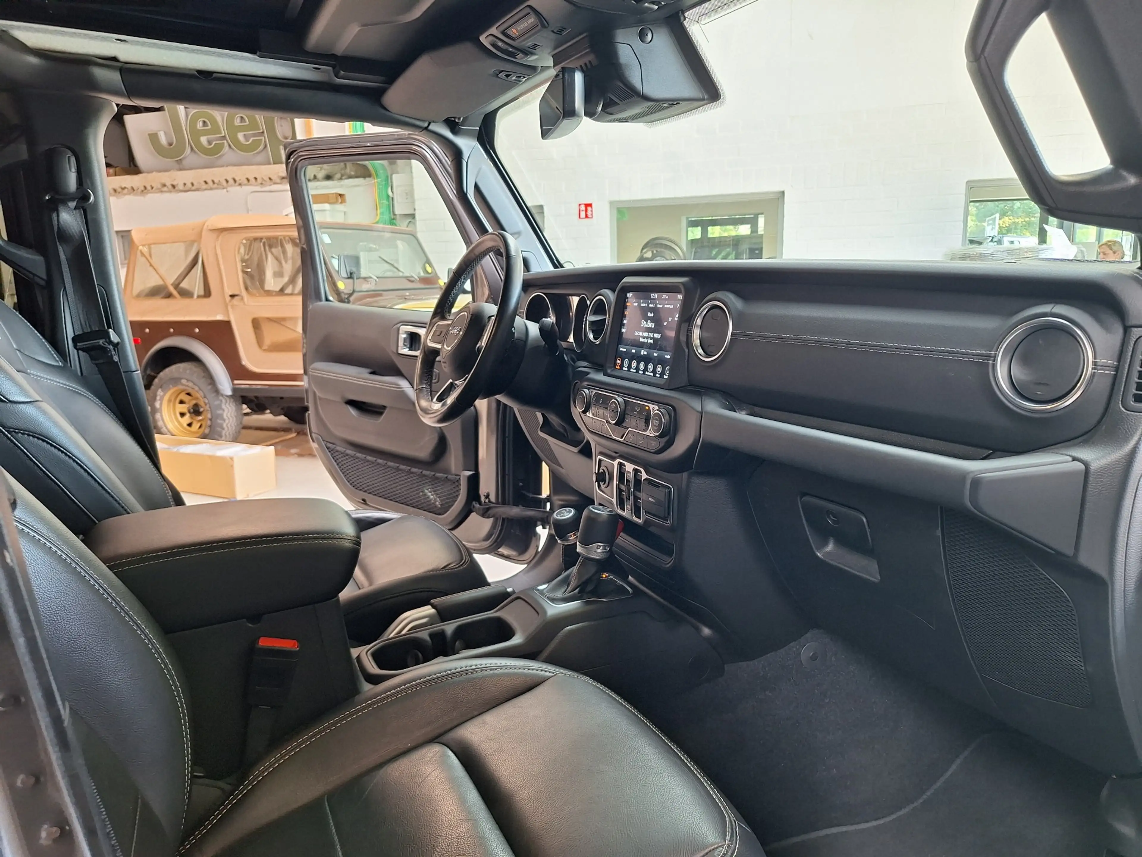 Jeep Wrangler Wrangler 2.0 Turbo Sahara Overland SKY ONE TOUCH — photo 8
