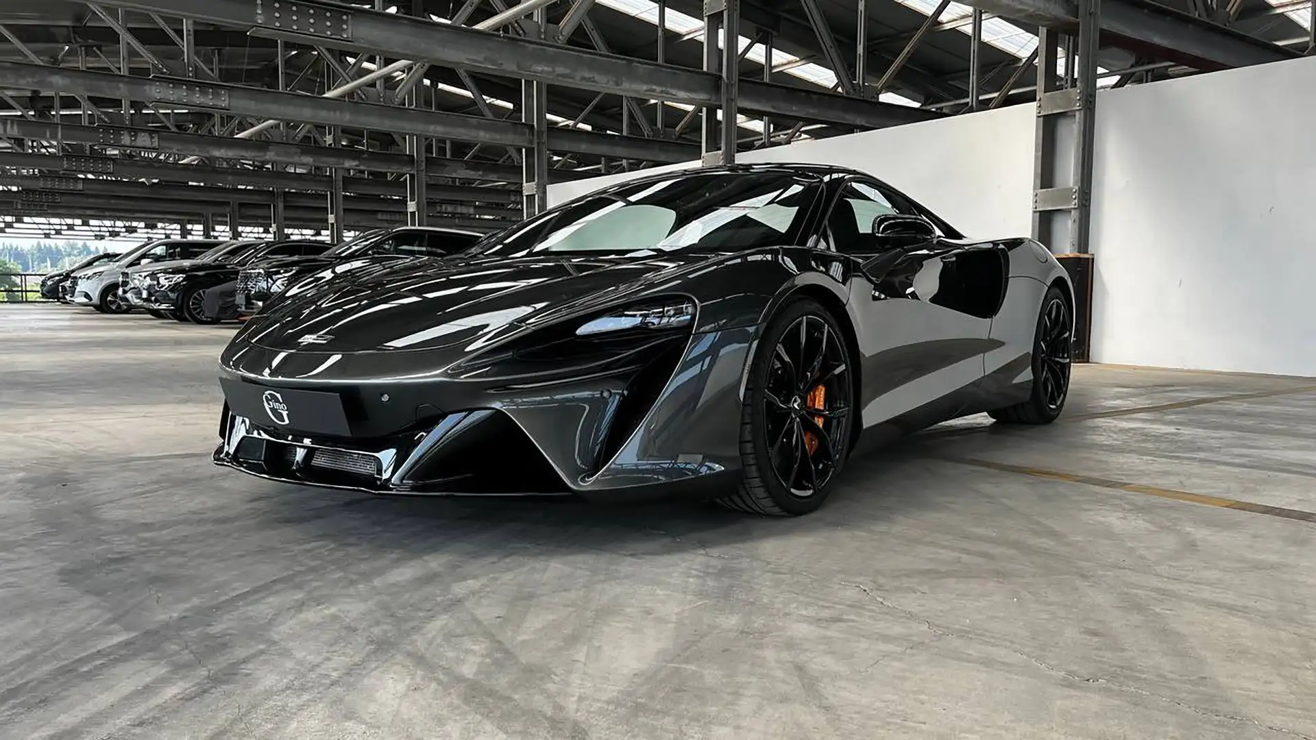 McLaren Artura 3.0 Grau - 1