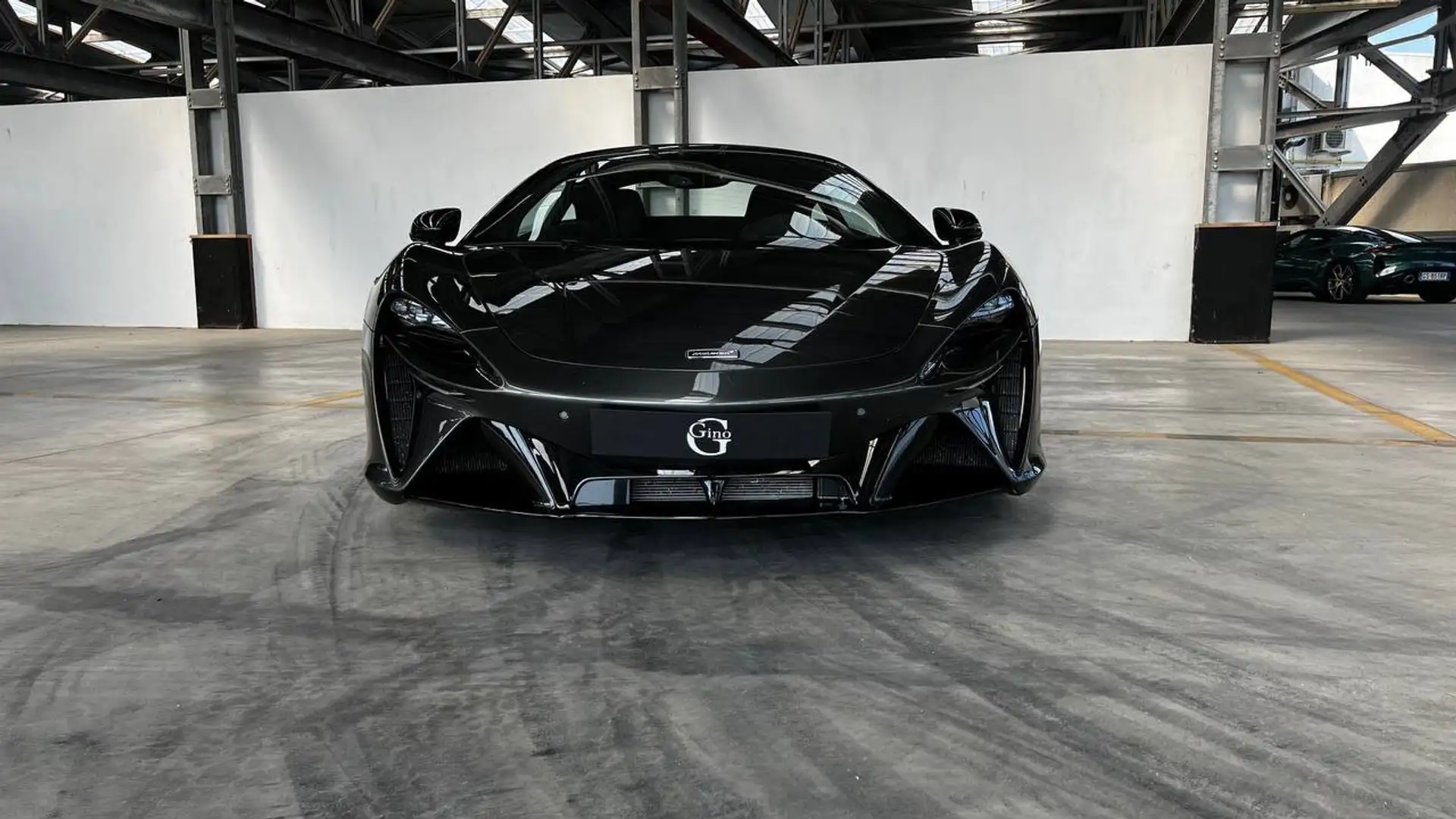 McLaren Artura 3.0 Grau - 2