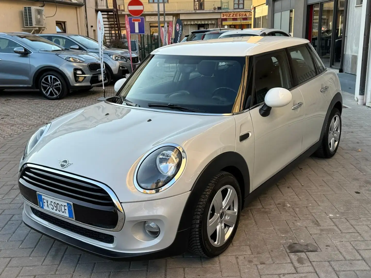 MINI Cooper D Mini IV 5p 1.5 Business XL auto Perfetta!!! Bianco - 1