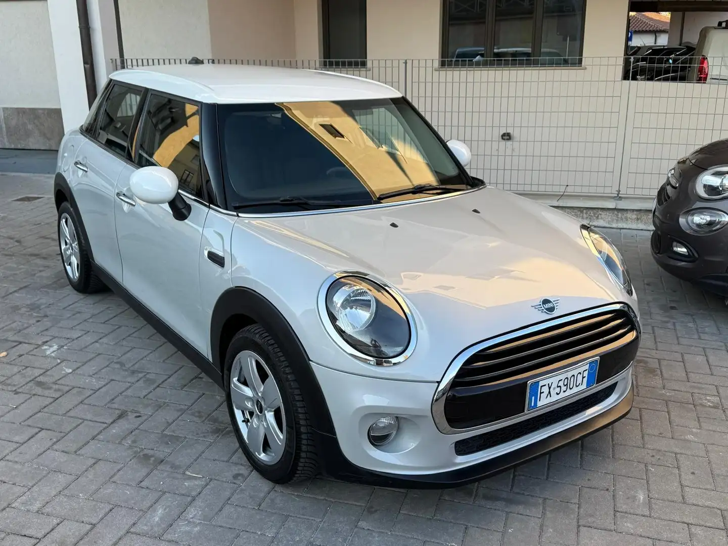 MINI Cooper D Mini IV 5p 1.5 Business XL auto Perfetta!!! Bianco - 2