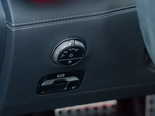 Mercedes-Benz SL view 13
