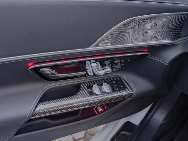 Mercedes-Benz SL view 11