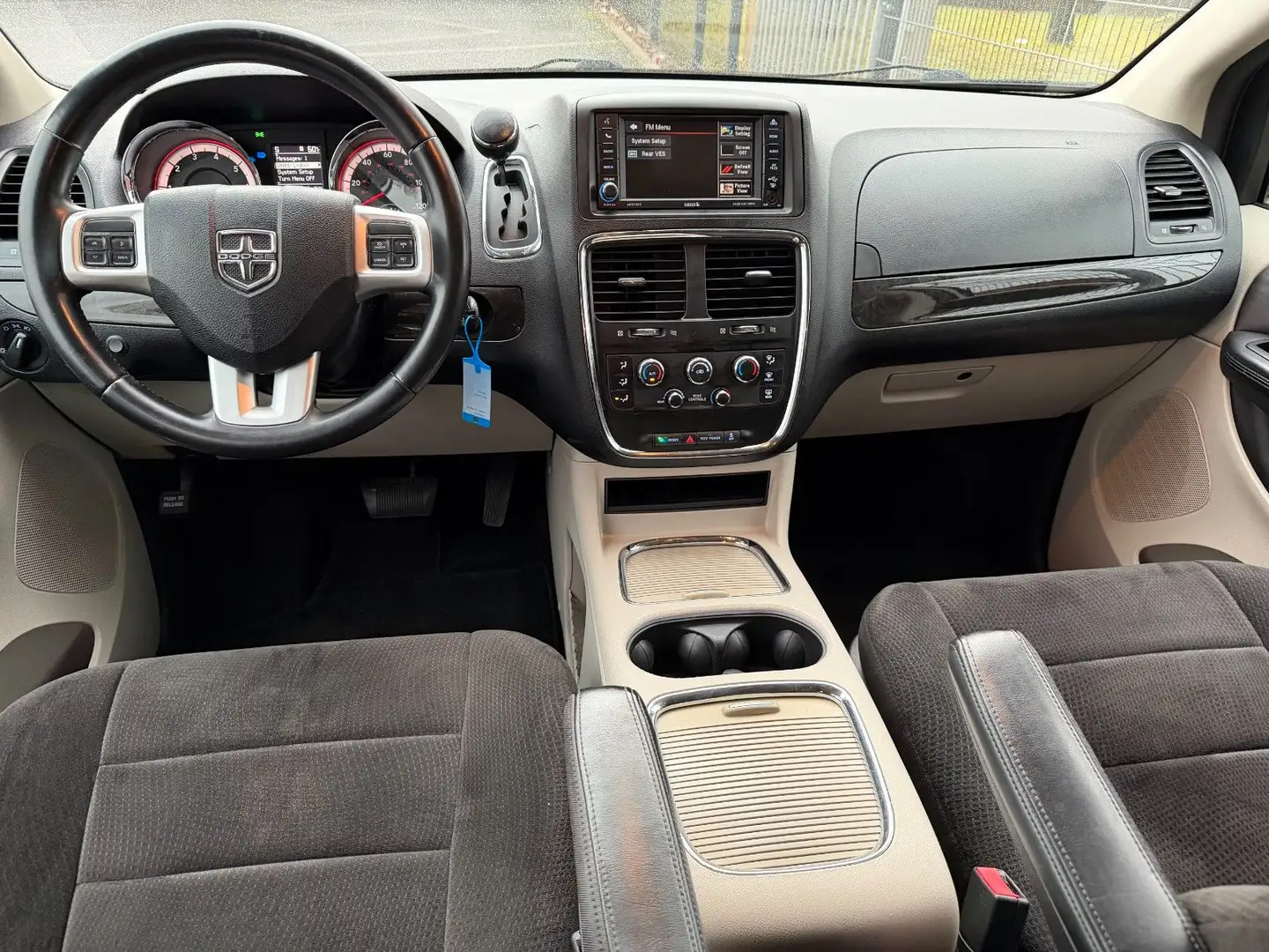 Dodge Grand Caravan 7Sitzer TV Klima AHK Grau - 2