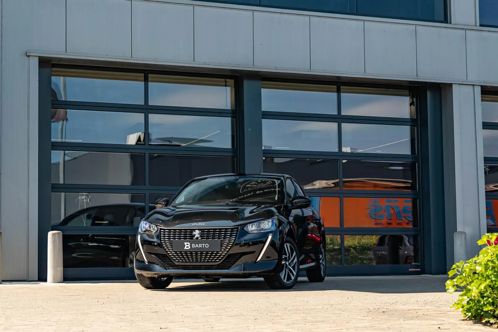 Peugeot 208 Allure | 100pk MT6 | a. Camera | Parkeersens a ... Black - 1