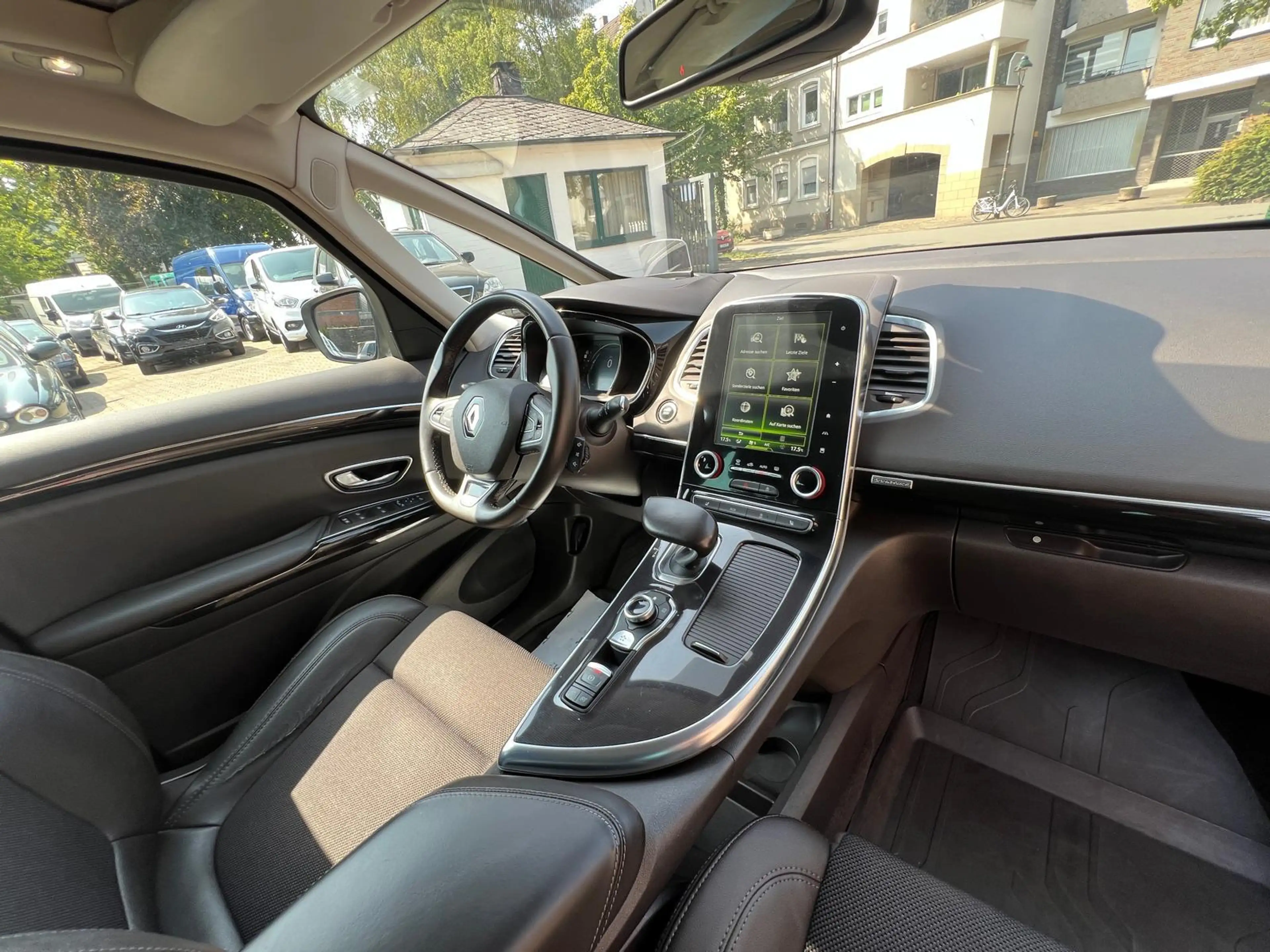 Renault Espace V Intens 1.6 dCI *Panorama*Head-up* — photo 10