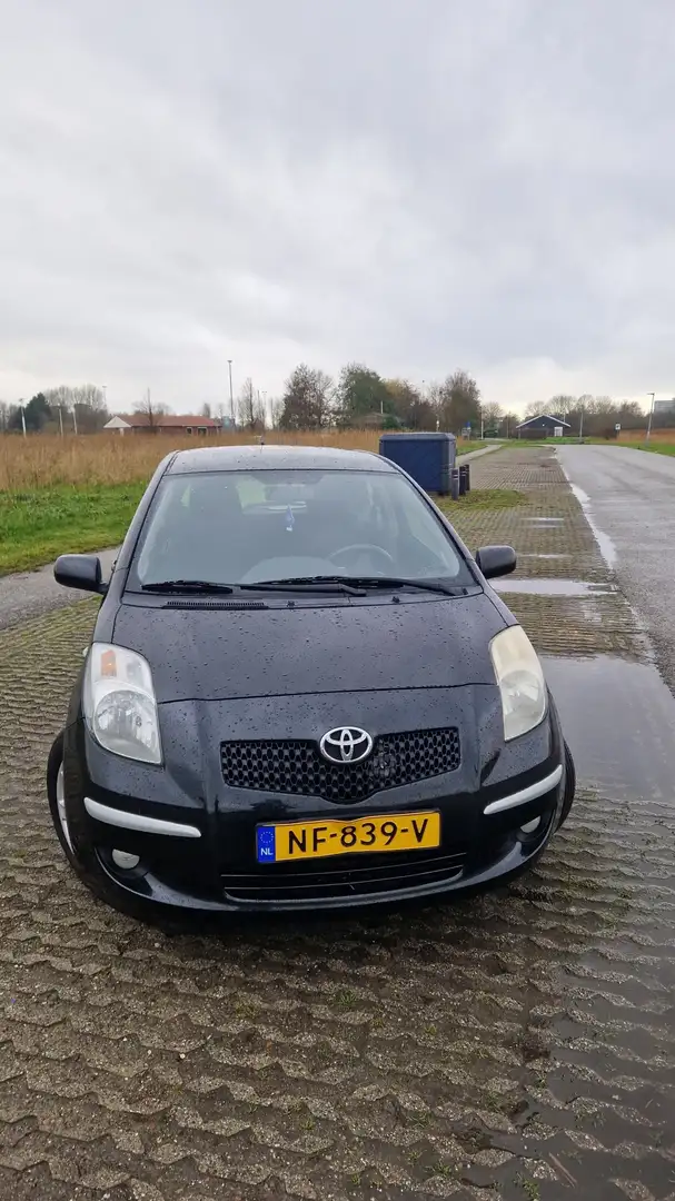 Toyota Yaris 1.3 VVTi Terra Negru - 2