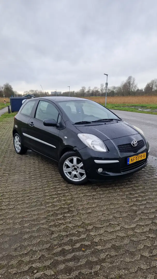 Toyota Yaris 1.3 VVTi Terra Negru - 1