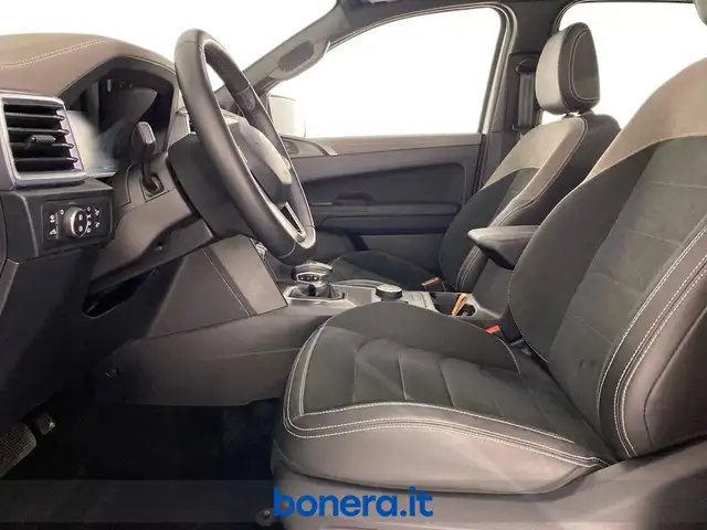 Volkswagen Amarok view 13