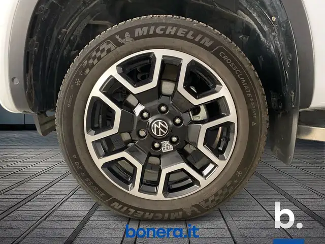 Volkswagen Amarok view 11