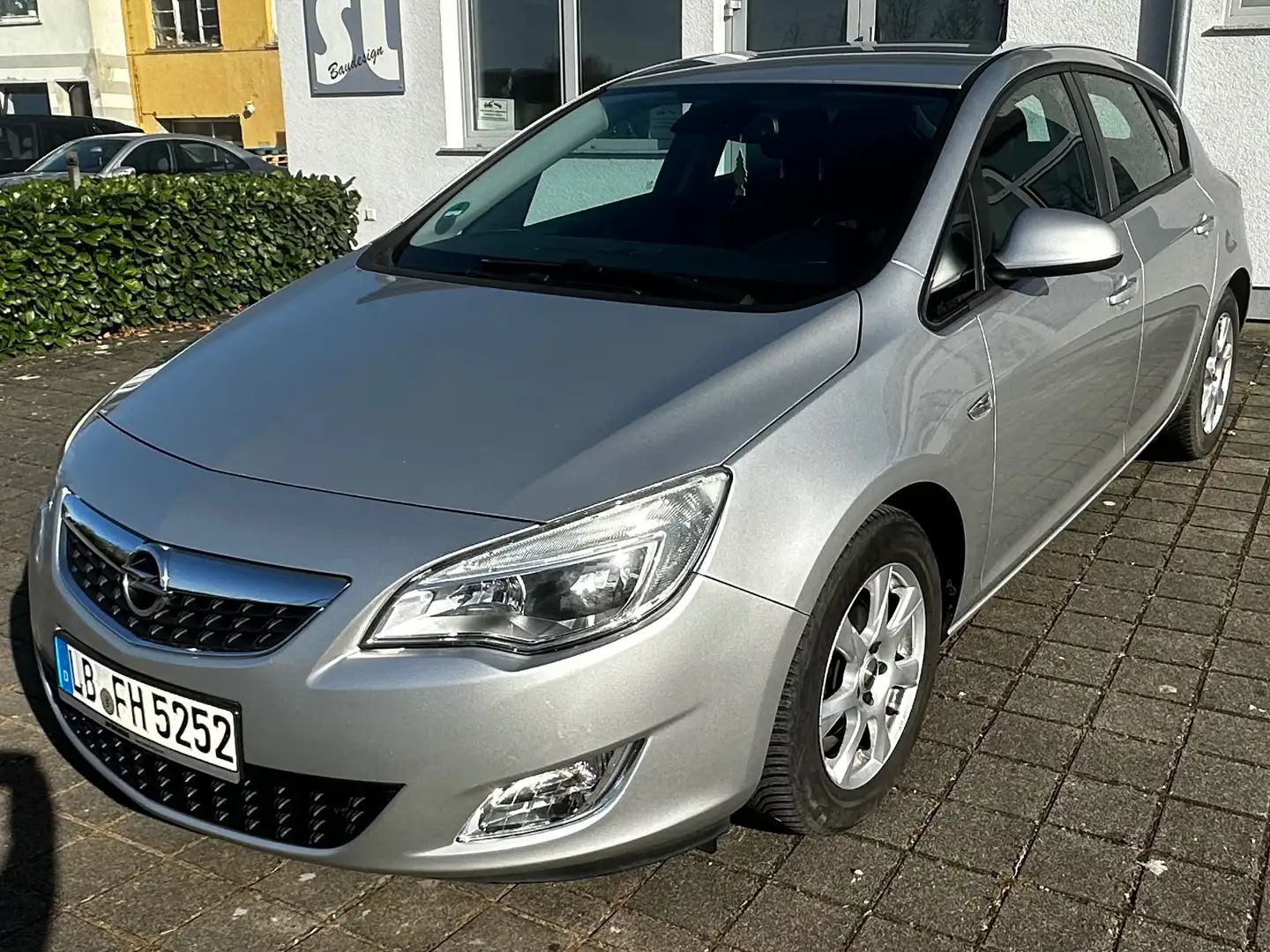 Opel Astra OPEL ASTRA EDITION *Bluetooth*Navi*TÜVNEU* Grau - 2