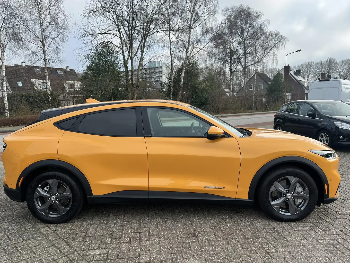 Ford Mustang Mach-E 98kWh Extended RWD 269pk | Ford Voorraad | Technol Oranje - 2