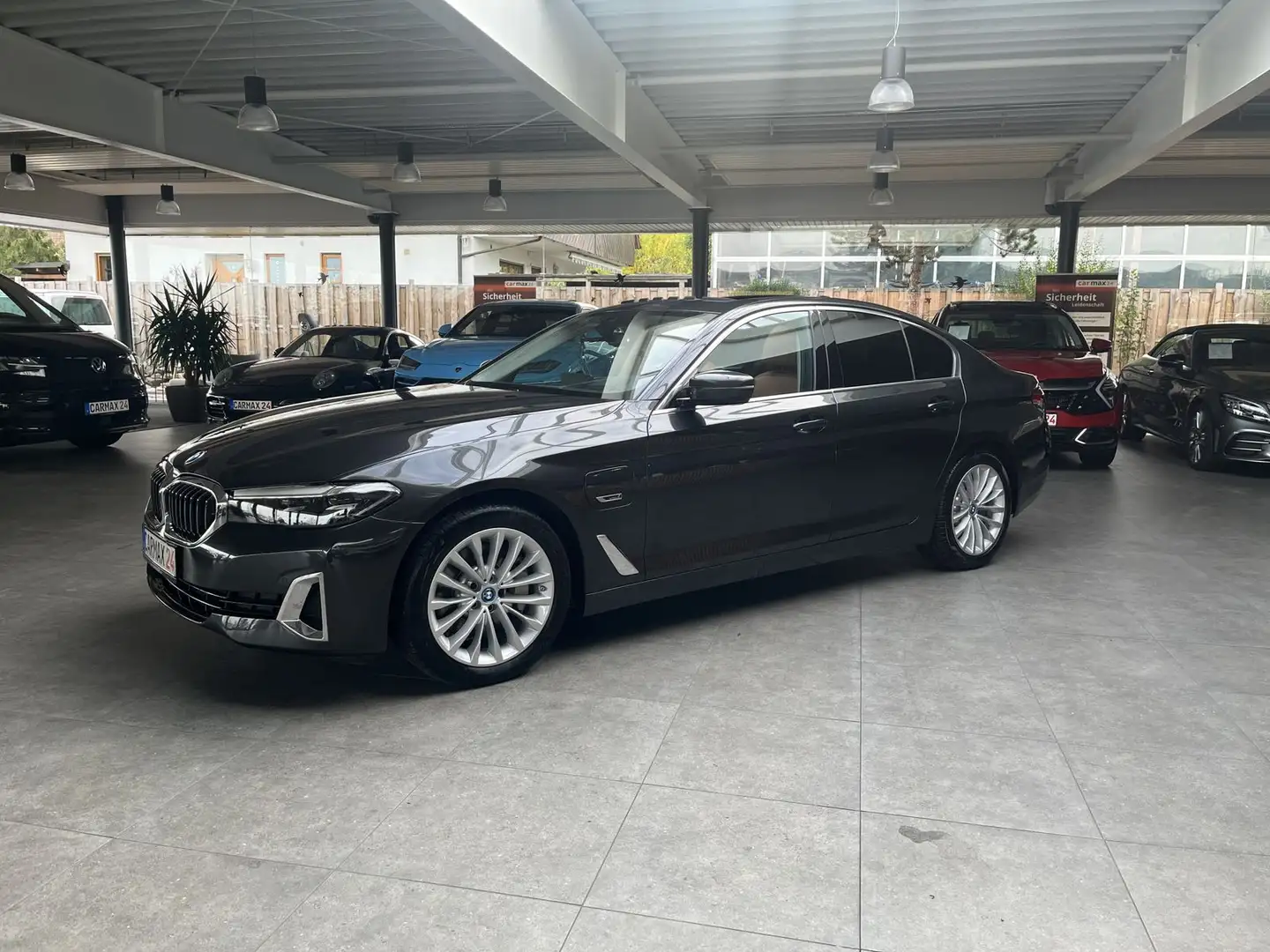 BMW 520 5 520e Luxury Line HeadUp Schiebedach Kamera DAB Grau - 2