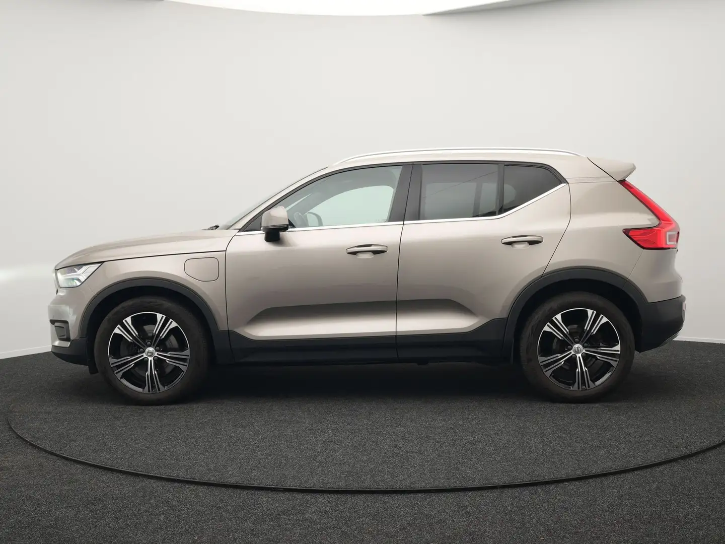 Volvo XC40 T5 Recharge Inscription Plug In Hybrid PHEV | Pano Beige - 2