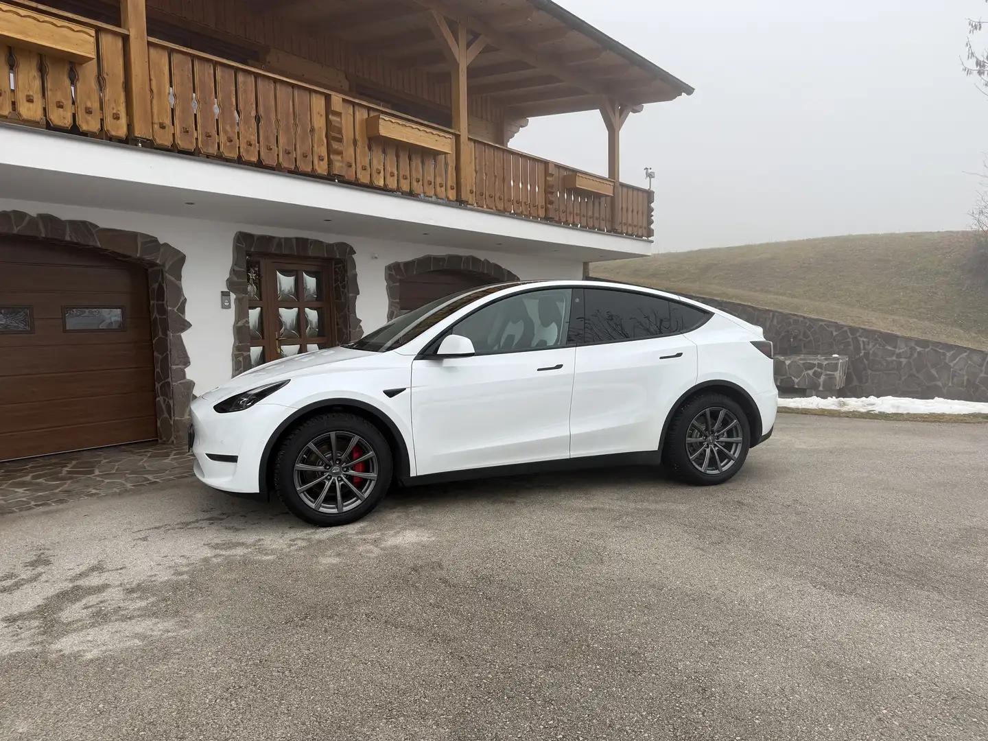Tesla Model Y Long Range AWD 75kWh - 1