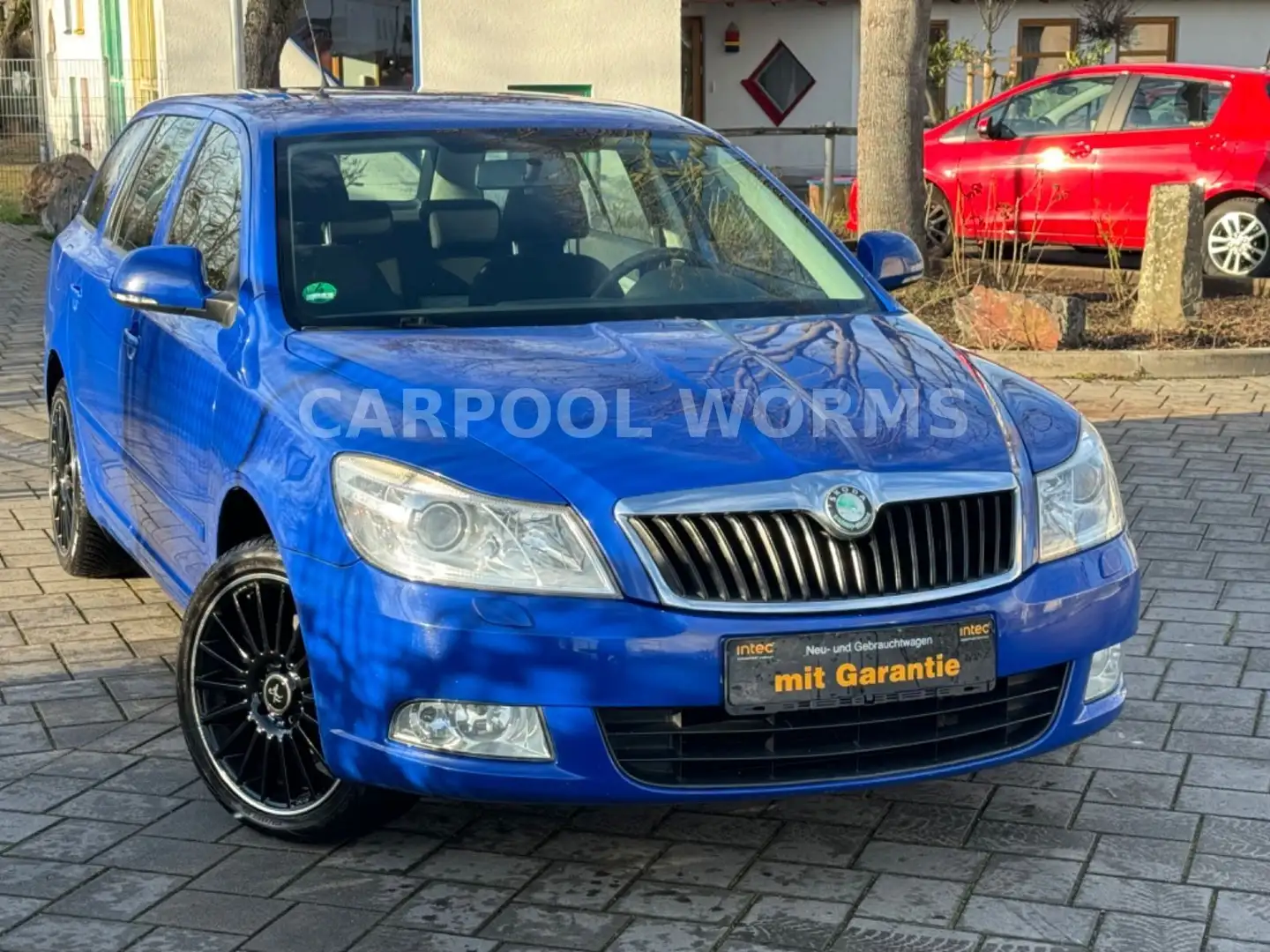 Skoda Octavia Combi DSG Ambiente TOUCH-NAVI+XENON+AHK Blau - 1