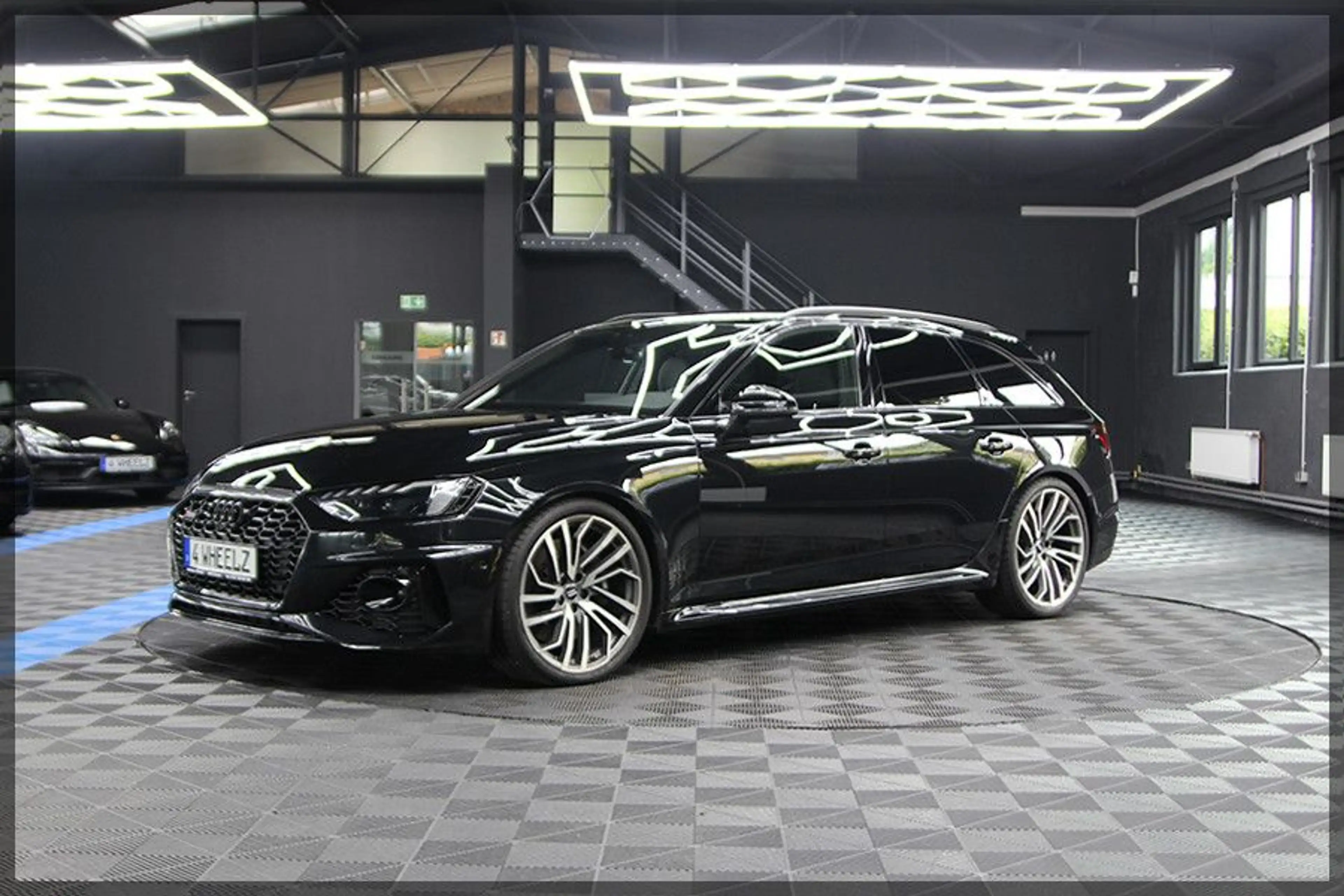 Audi RS4 2.9 TFSI tiptronic quattro Avant PDC / NAVI — photo 2
