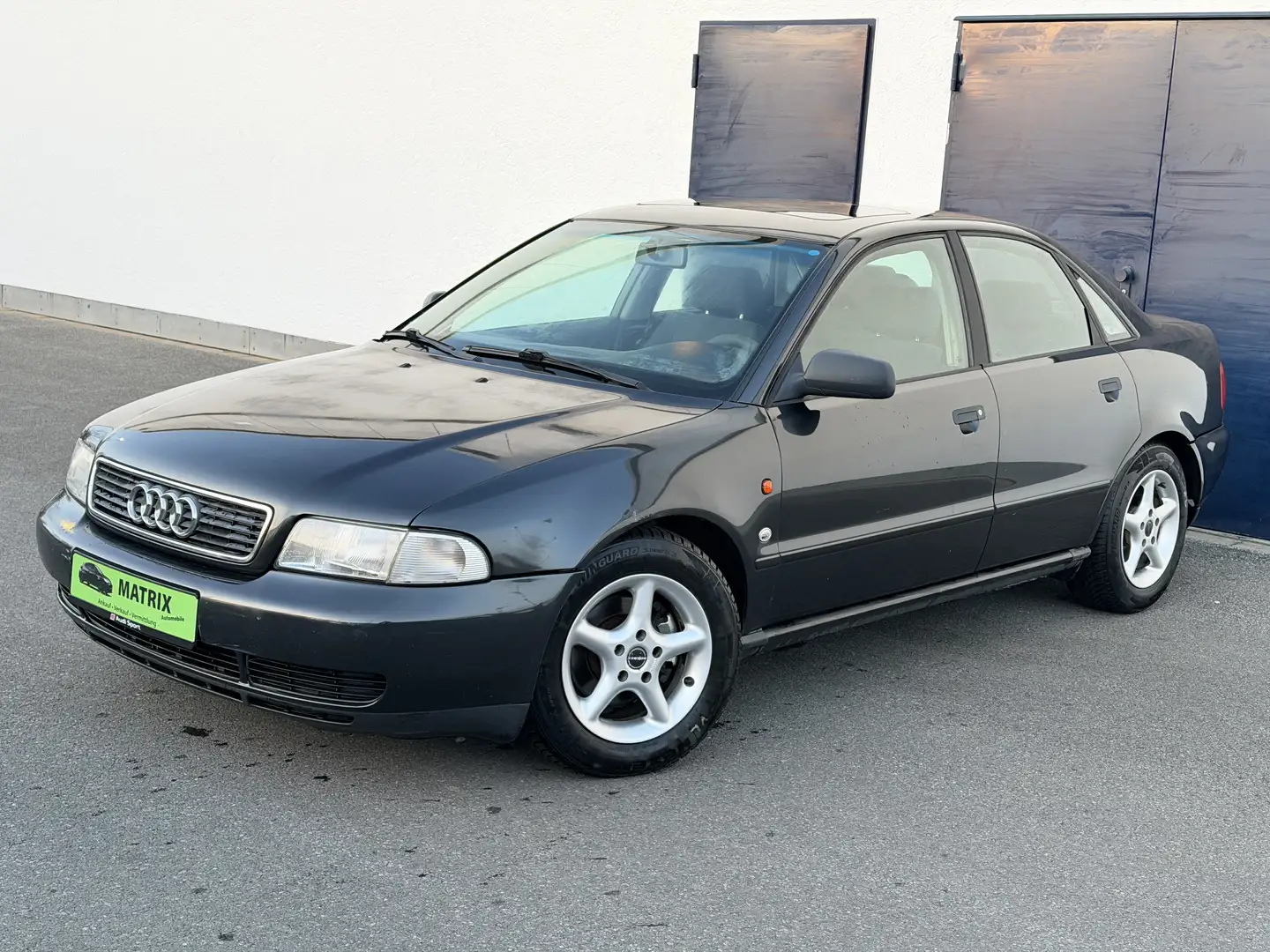 Audi A4 A4 1.6 STANDHEIZUNG Schwarz - 1