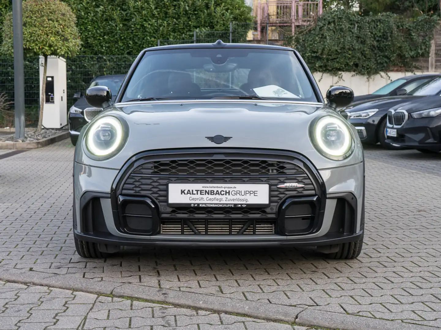 MINI Cooper Cabrio JCW Trim FACEL. HUD LED NAVI Grau - 2