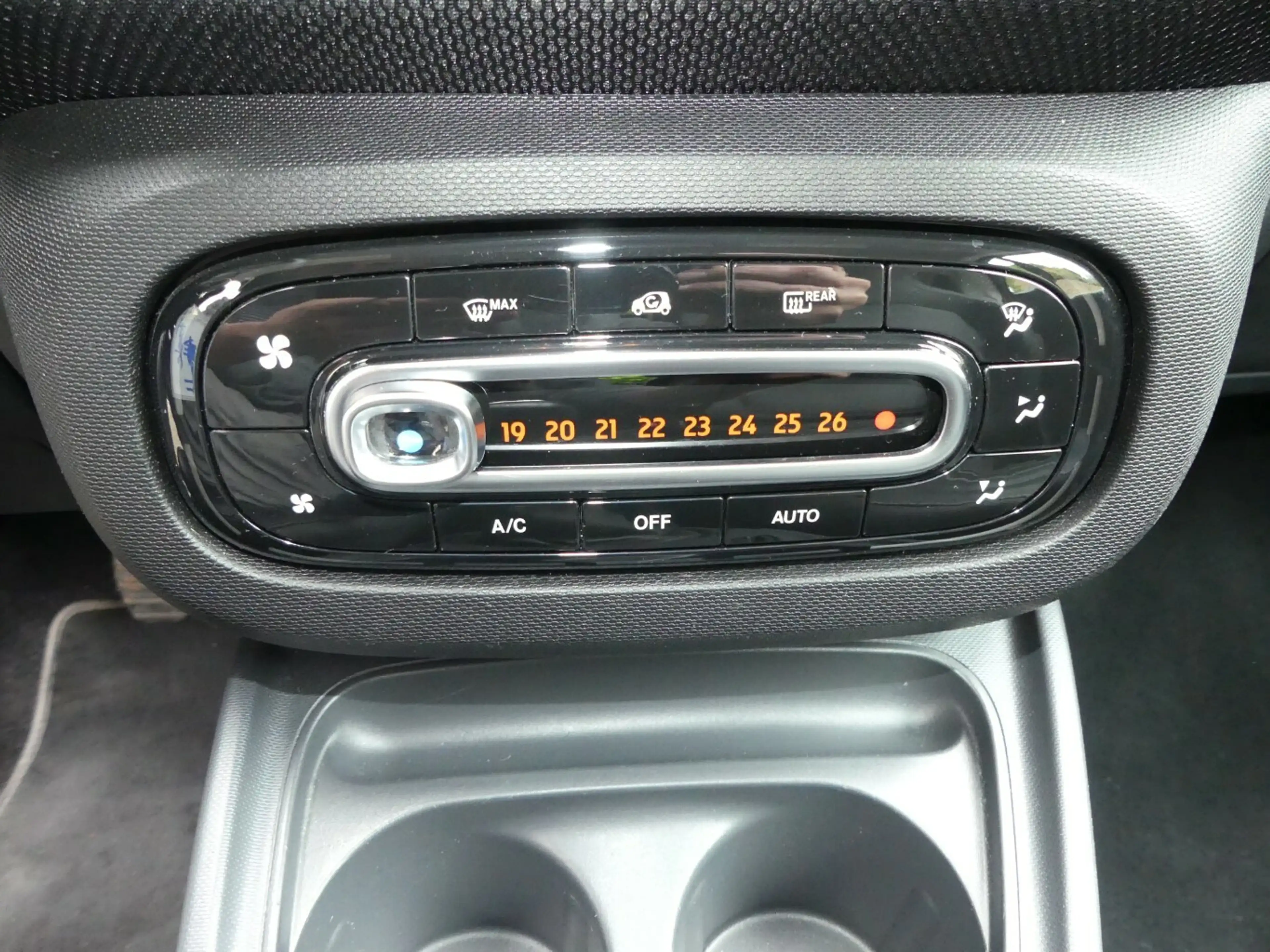 smart forTwo Coupe 1.0 Prime — photo 9
