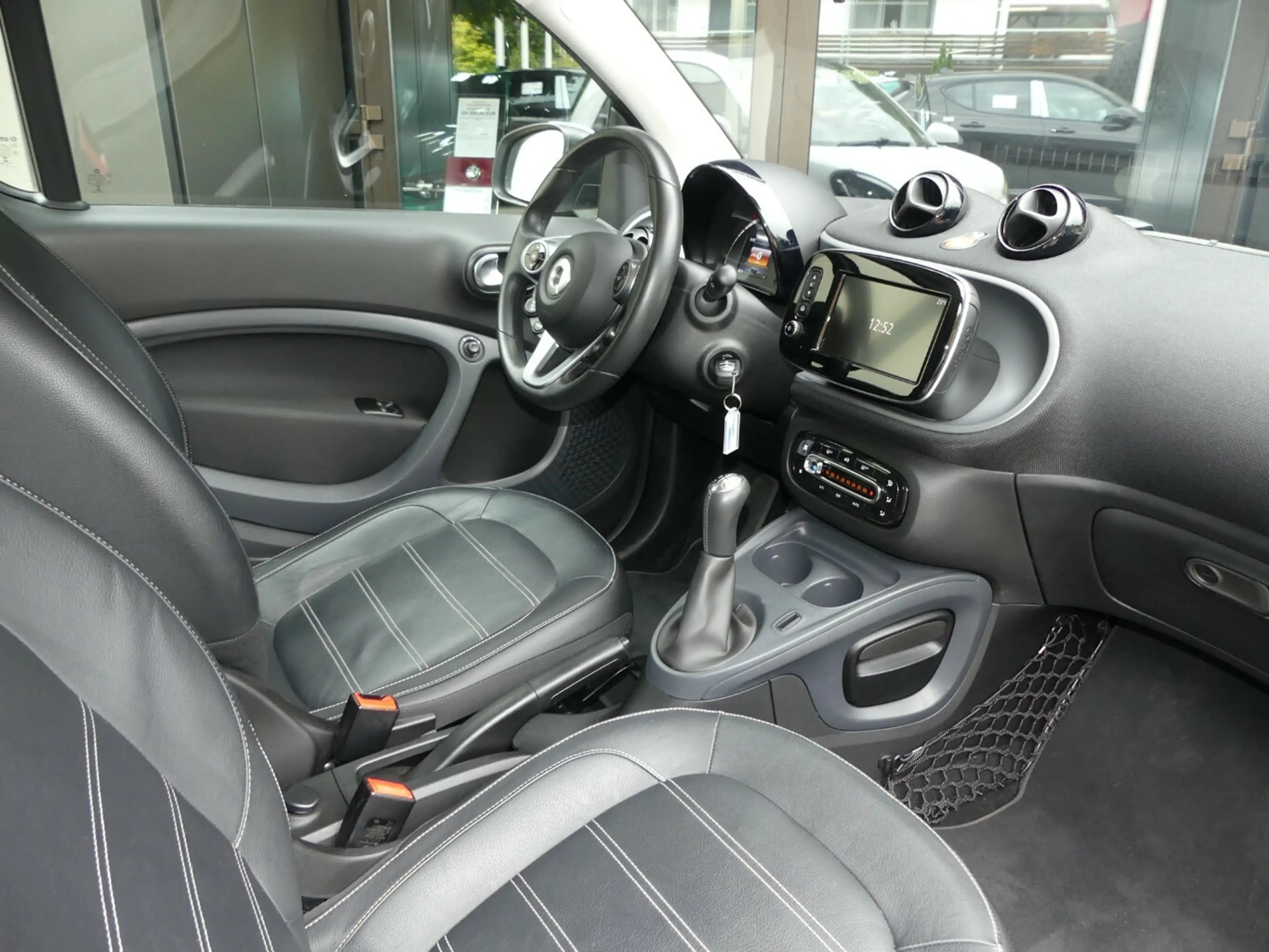smart forTwo Coupe 1.0 Prime — photo 4
