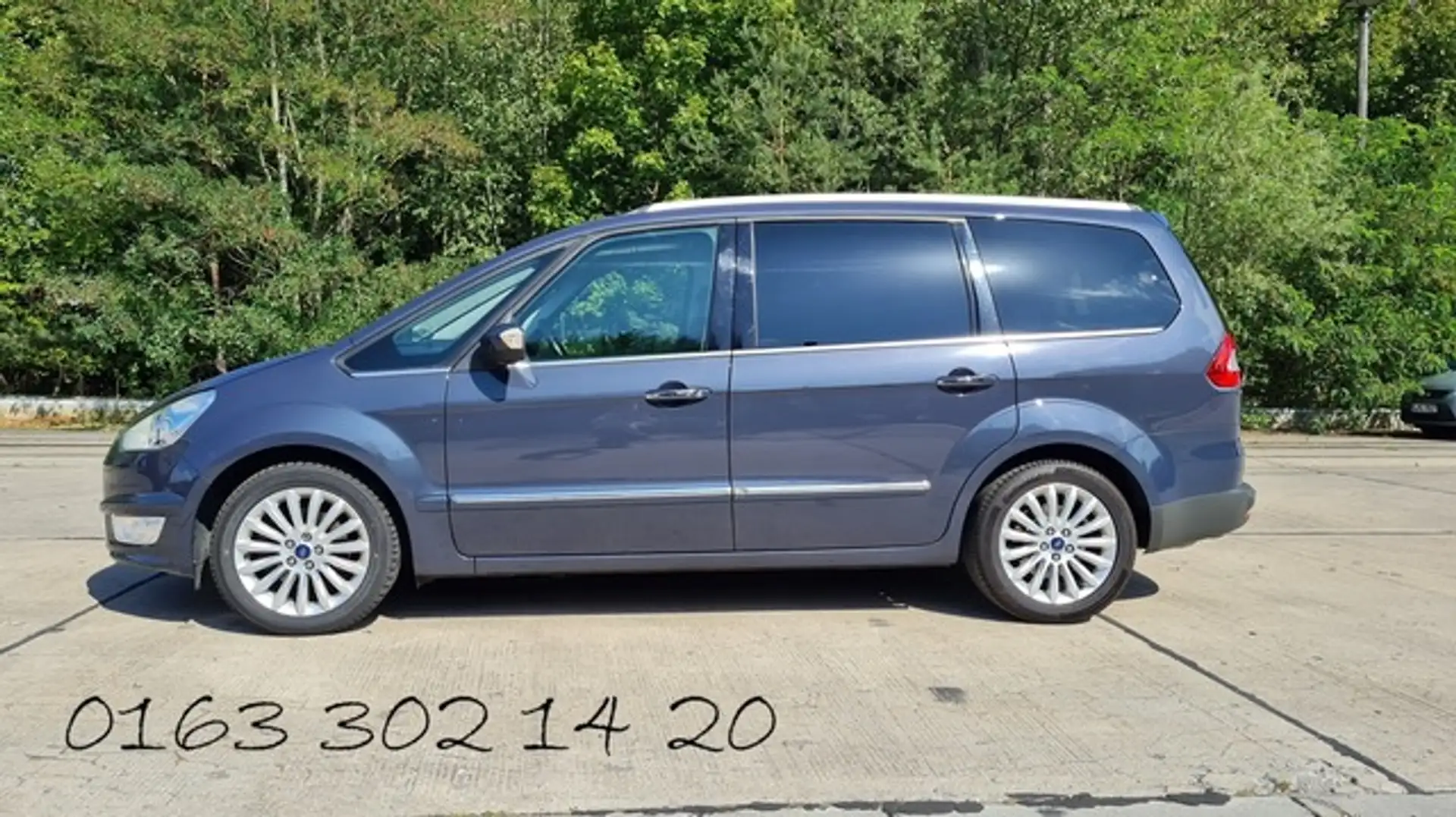 Ford Galaxy 2.0 TITANIUM 7SITZE+ LEDER+XENON+PANO+AUT Grau - 2