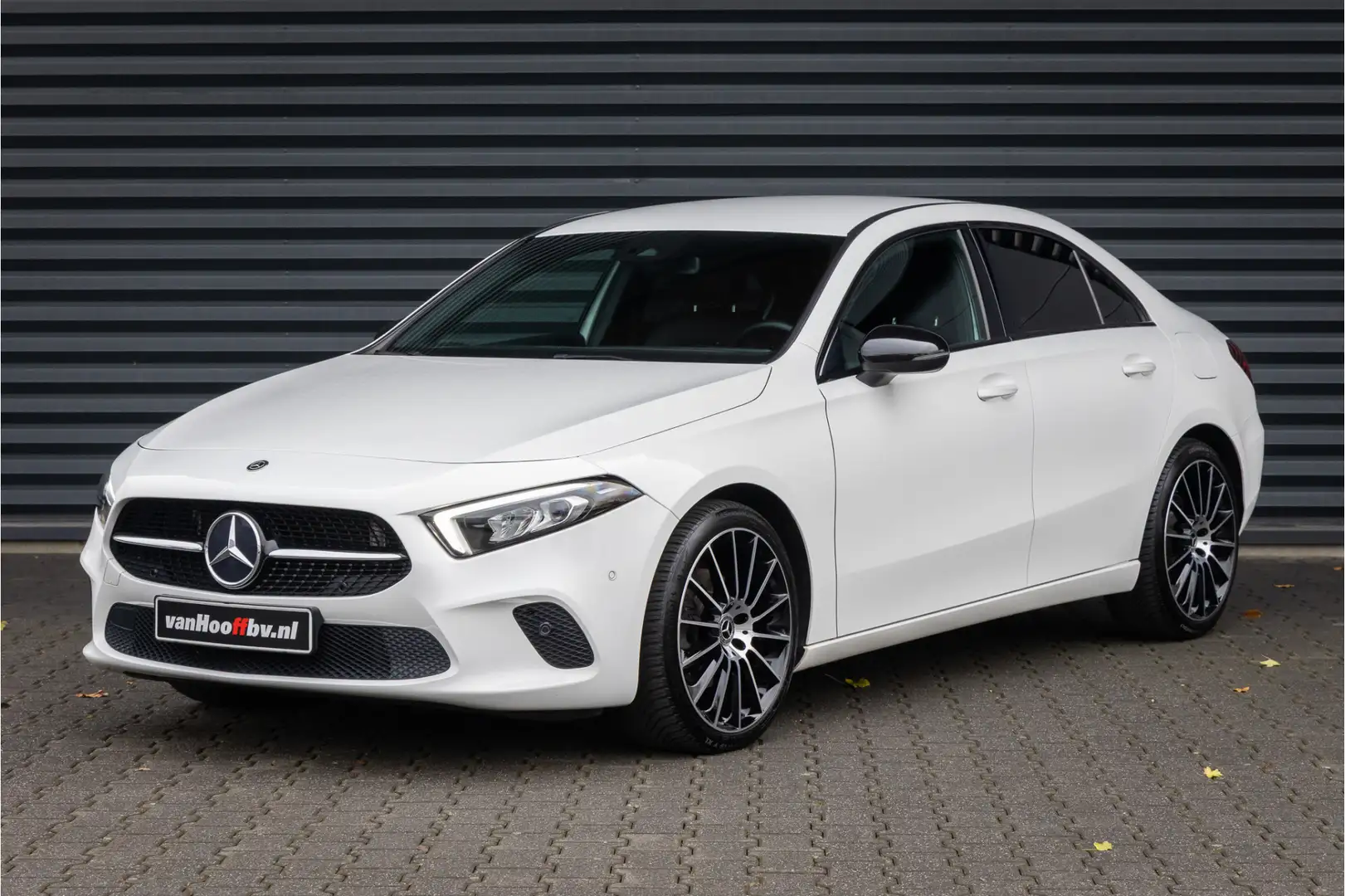 Mercedes-Benz A 200 Sedan 19''-LED-Privacy Wit - 1