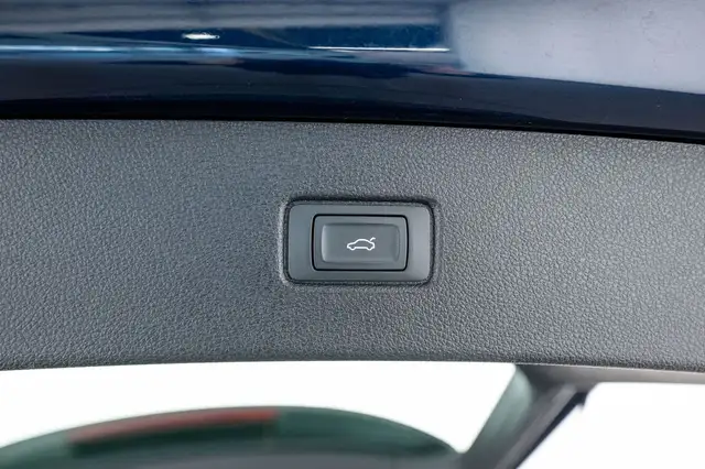 Audi Q7 view 9