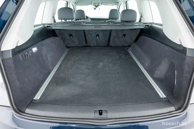 Audi Q7 view 8