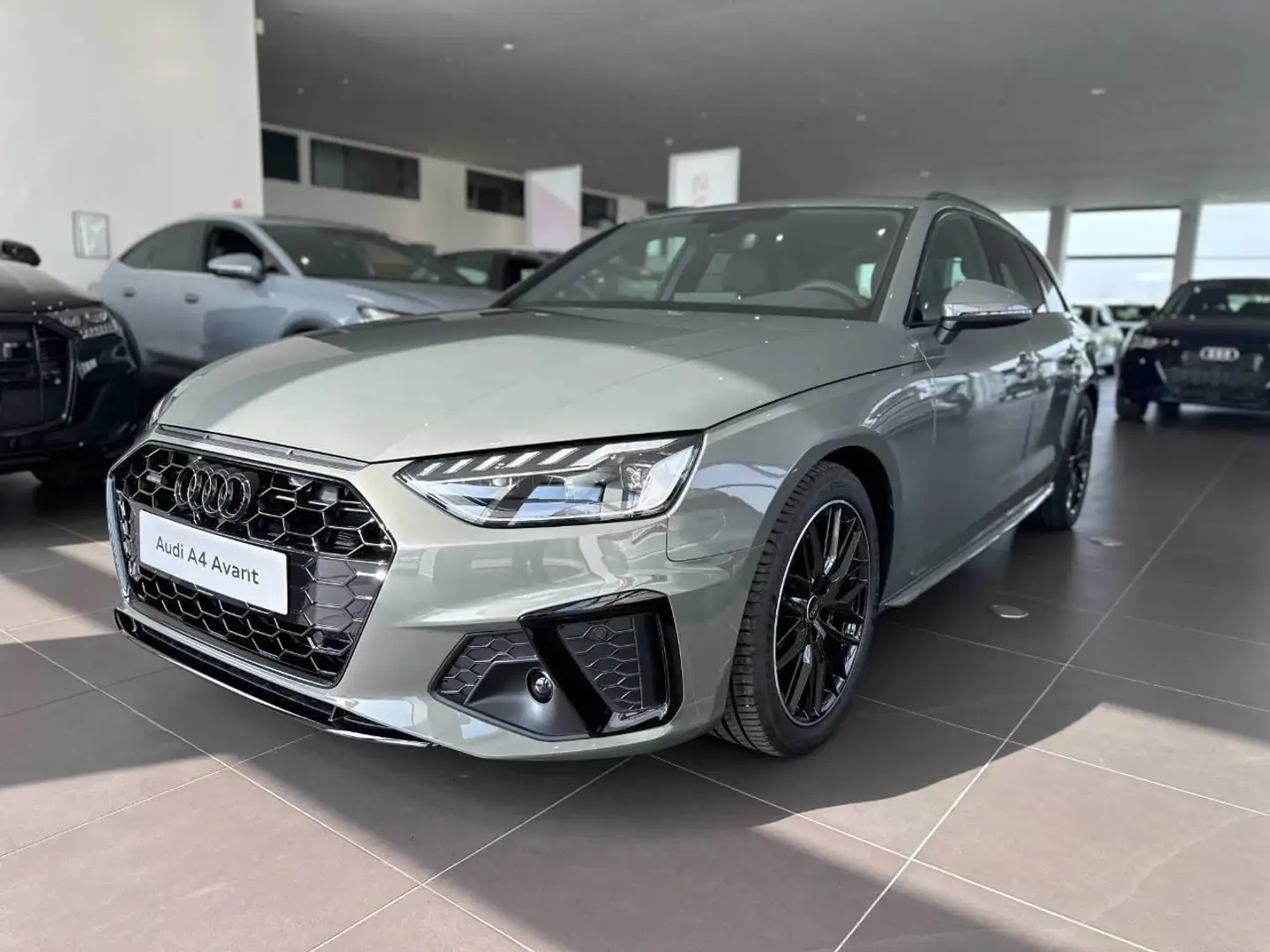 Audi A4 AVANT 40 TDI MHEV QUATTRO S TRONIC S-LINE Šedá - 1