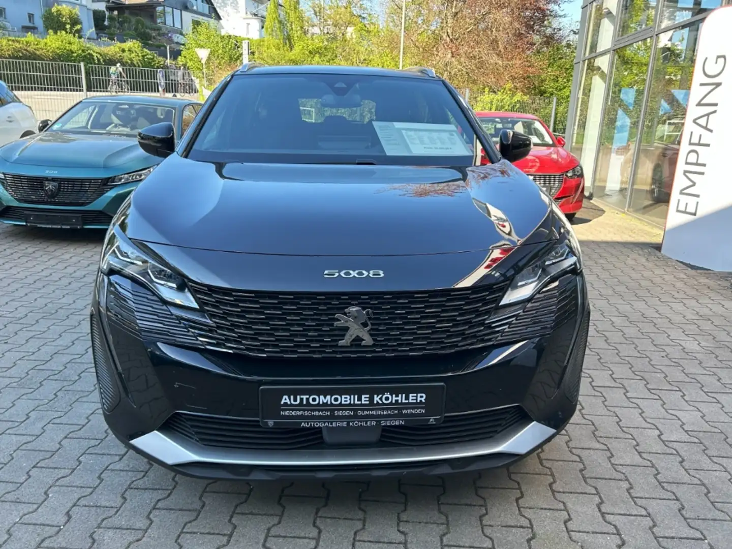 Peugeot 5008 Allure Pack Navi Digitales Cockpit LED Apple CarPl Schwarz - 2