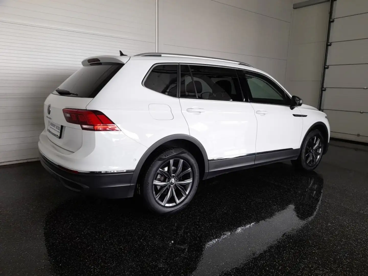Volkswagen Tiguan Allspace LIFE 2,0 TDI DSG *MATRIX-LED / LEDER / HEAD-UP / VIRTUELL / NAVI / AHV & 360° KAMERA / E-KLAPPE* Weiß - 2