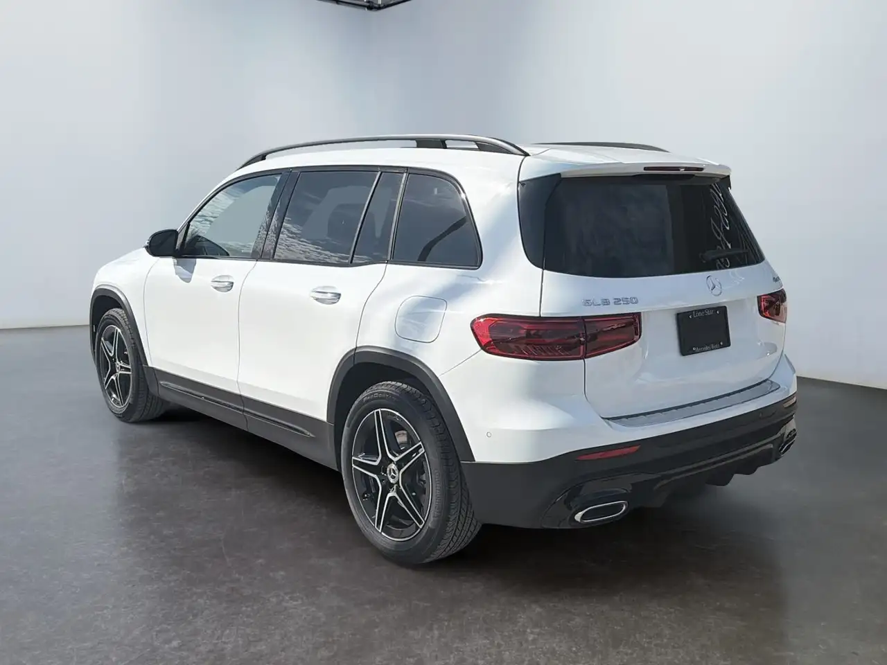 Mercedes-Benz GLB снимка Mercedes-Benz GLB