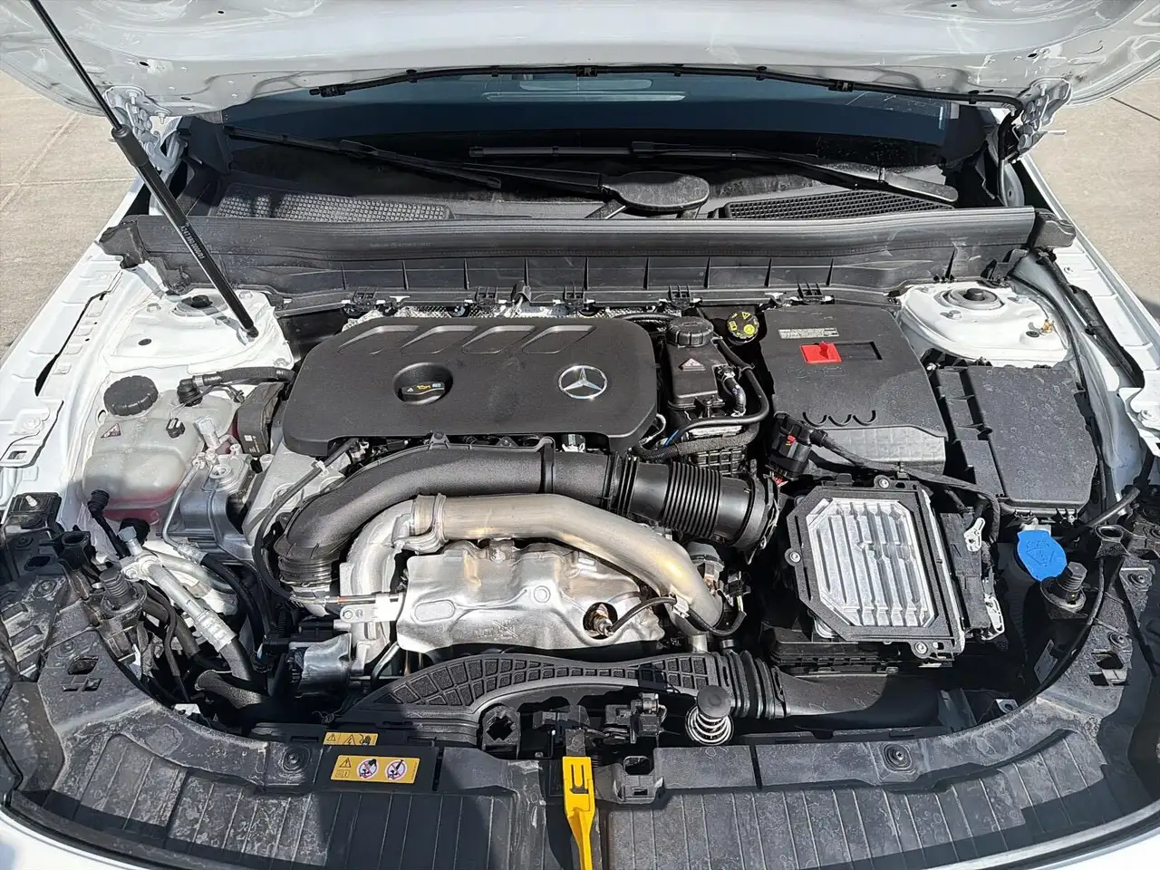 Mercedes-Benz GLB снимка Mercedes-Benz GLB