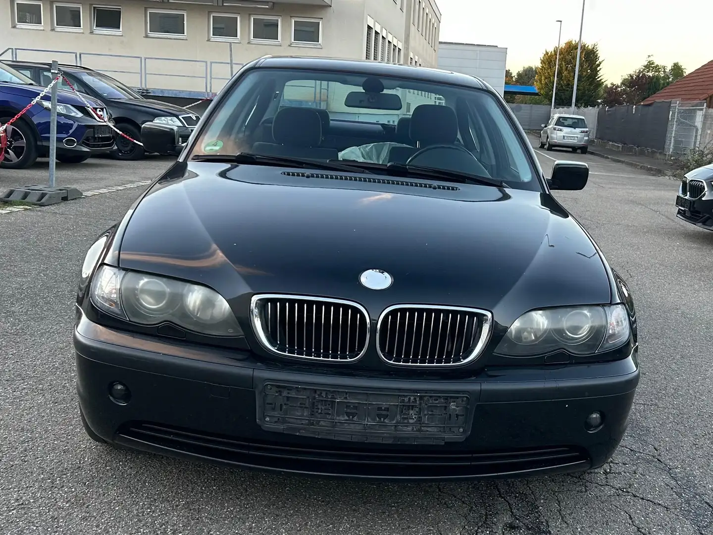 BMW 320 320i Schwarz - 1