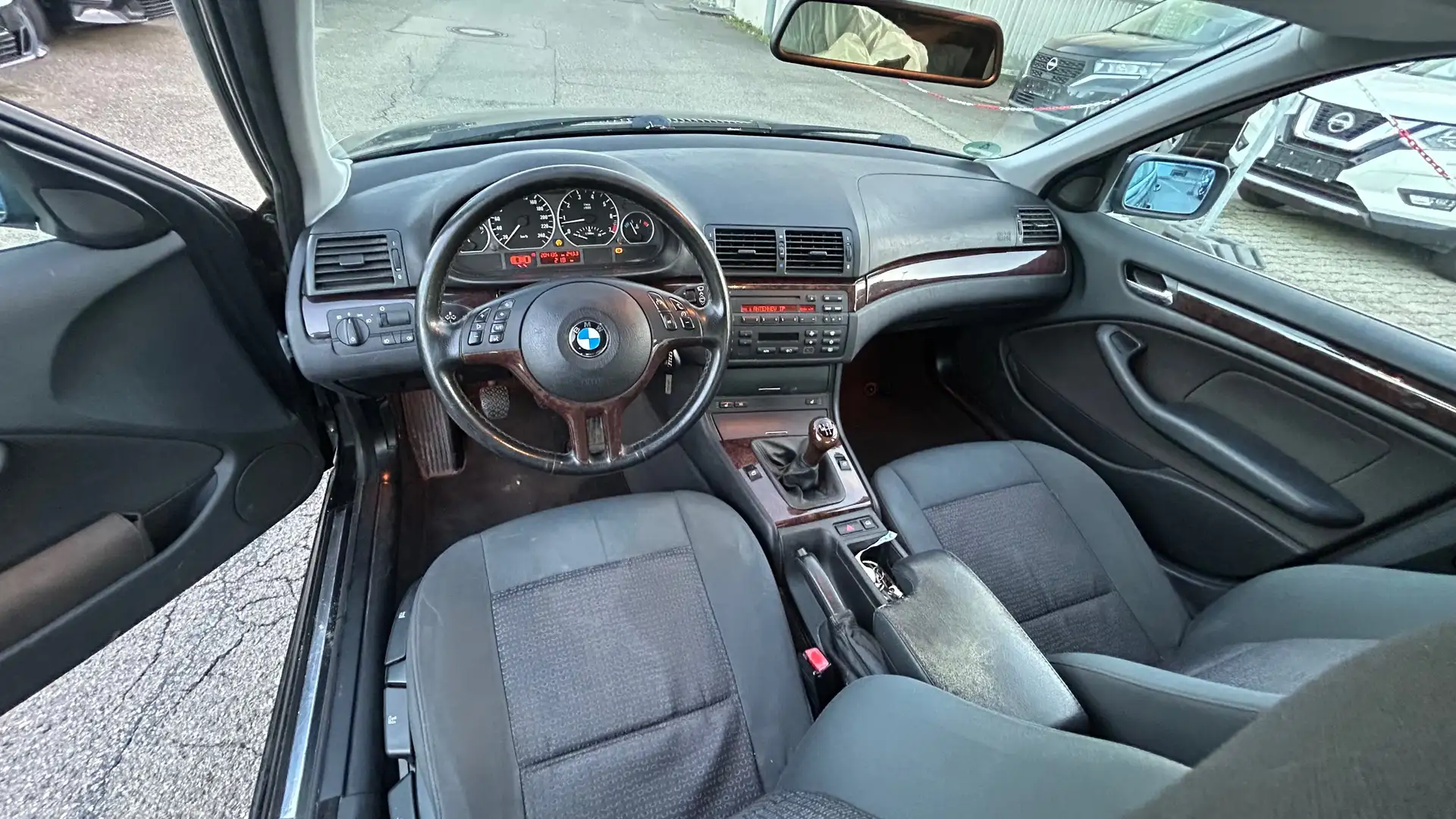 BMW 320 320i Schwarz - 2