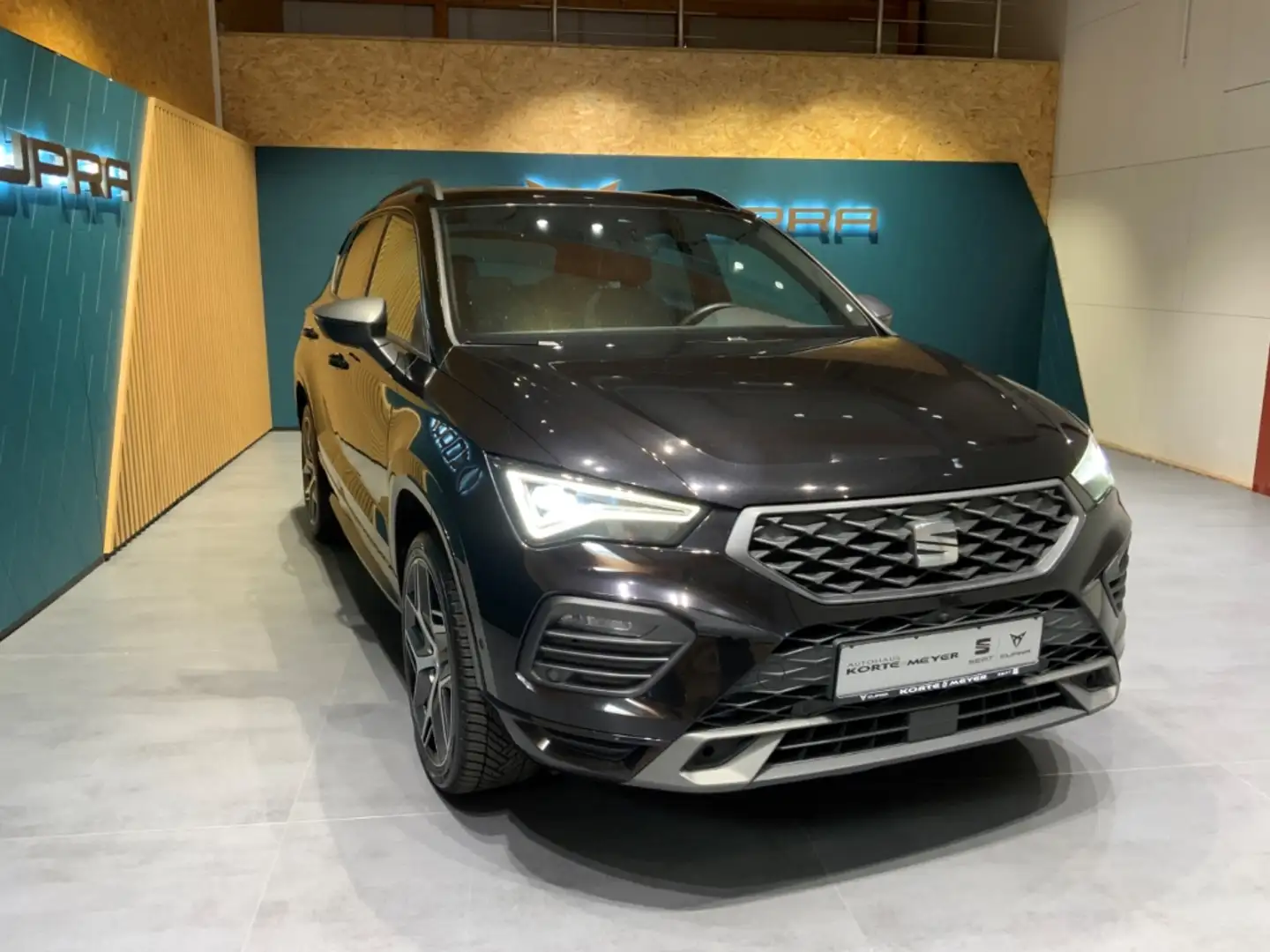 SEAT Ateca FR 2.0TDI DSG+ACC+Beats +AHK+LED+DAB Zwart - 2