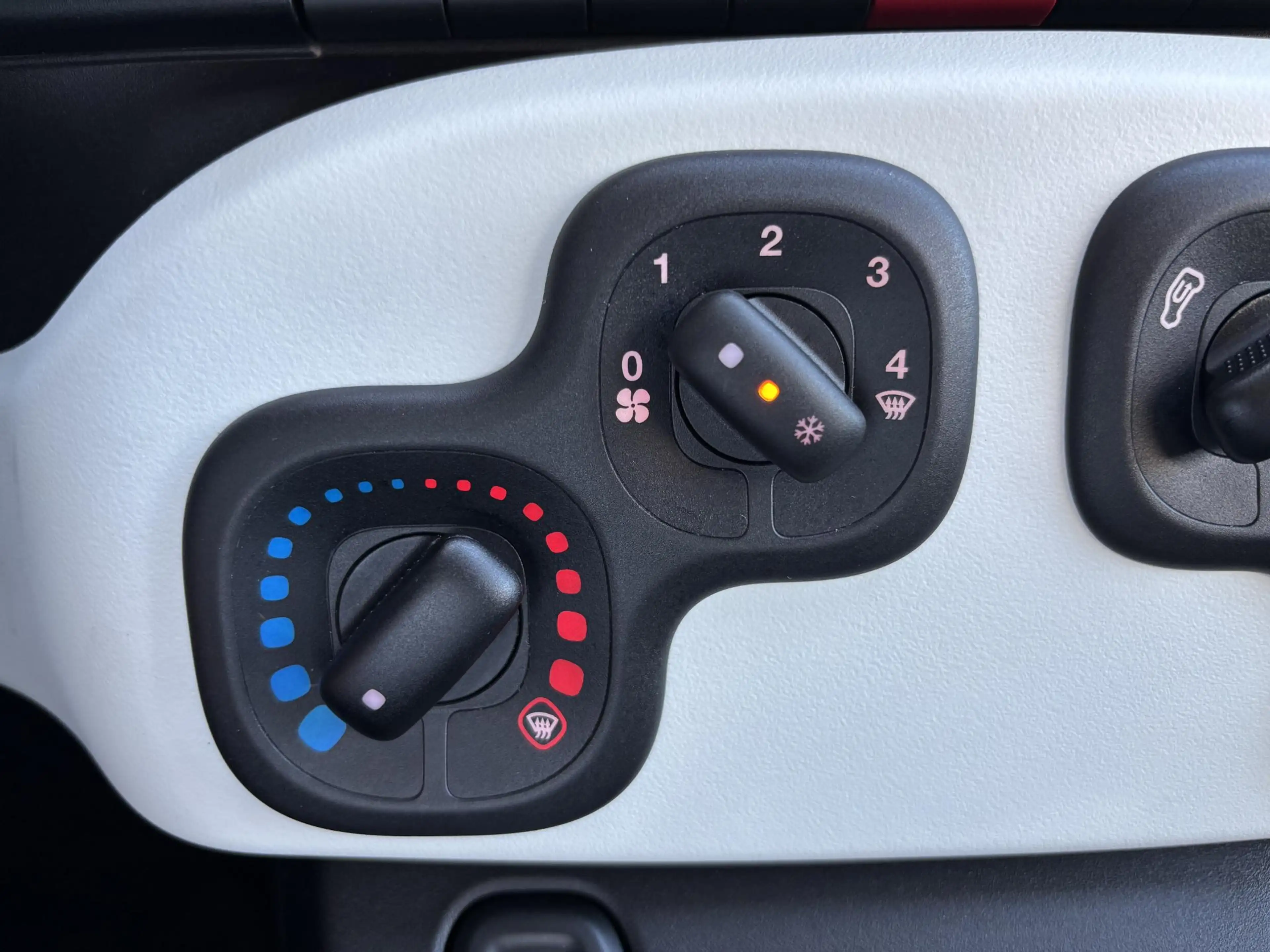 Fiat Panda 1.0 Hybrid Cross | AppleCarPlay/Android | Parkeers — photo 12