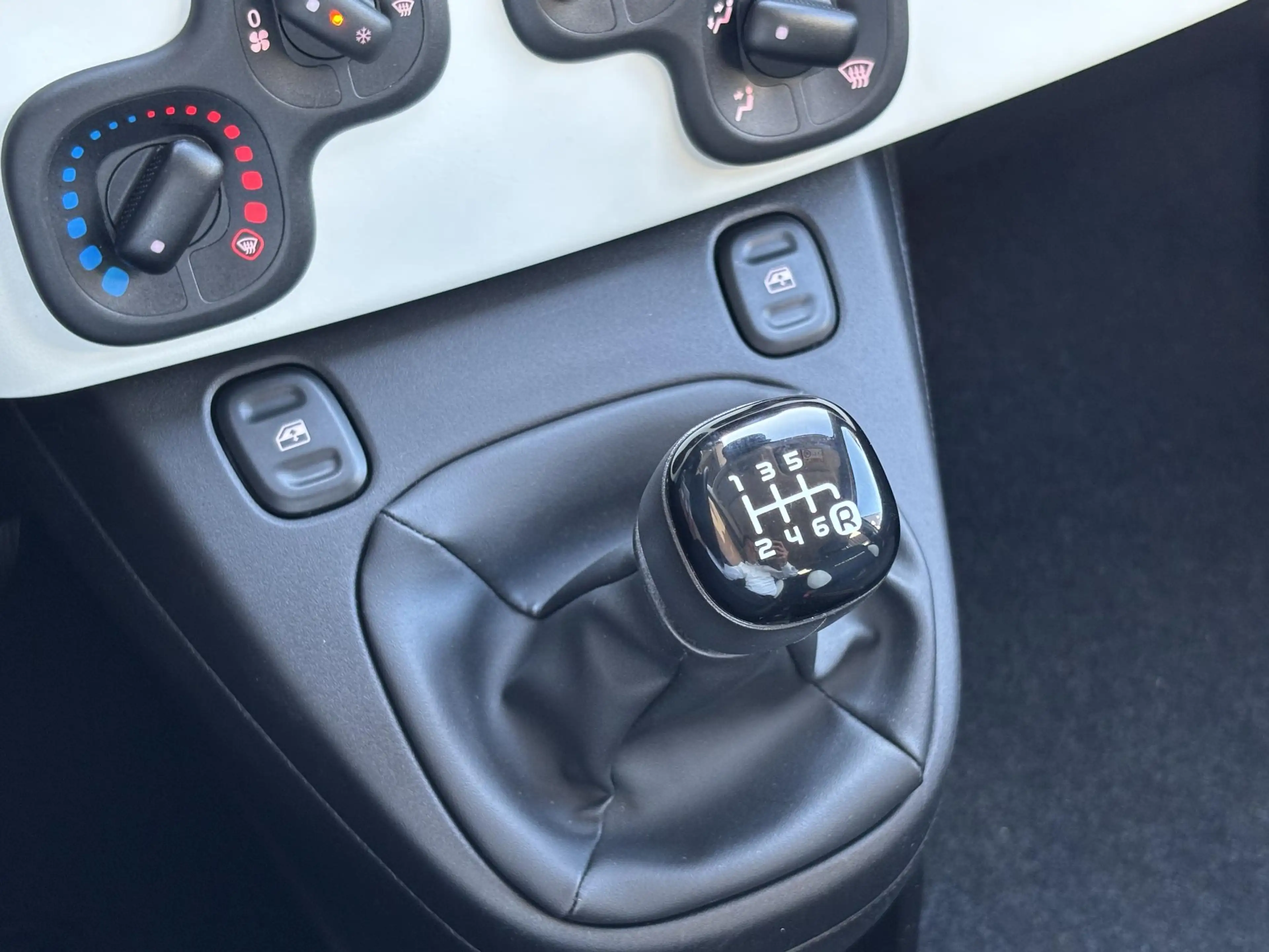 Fiat Panda 1.0 Hybrid Cross | AppleCarPlay/Android | Parkeers — photo 13