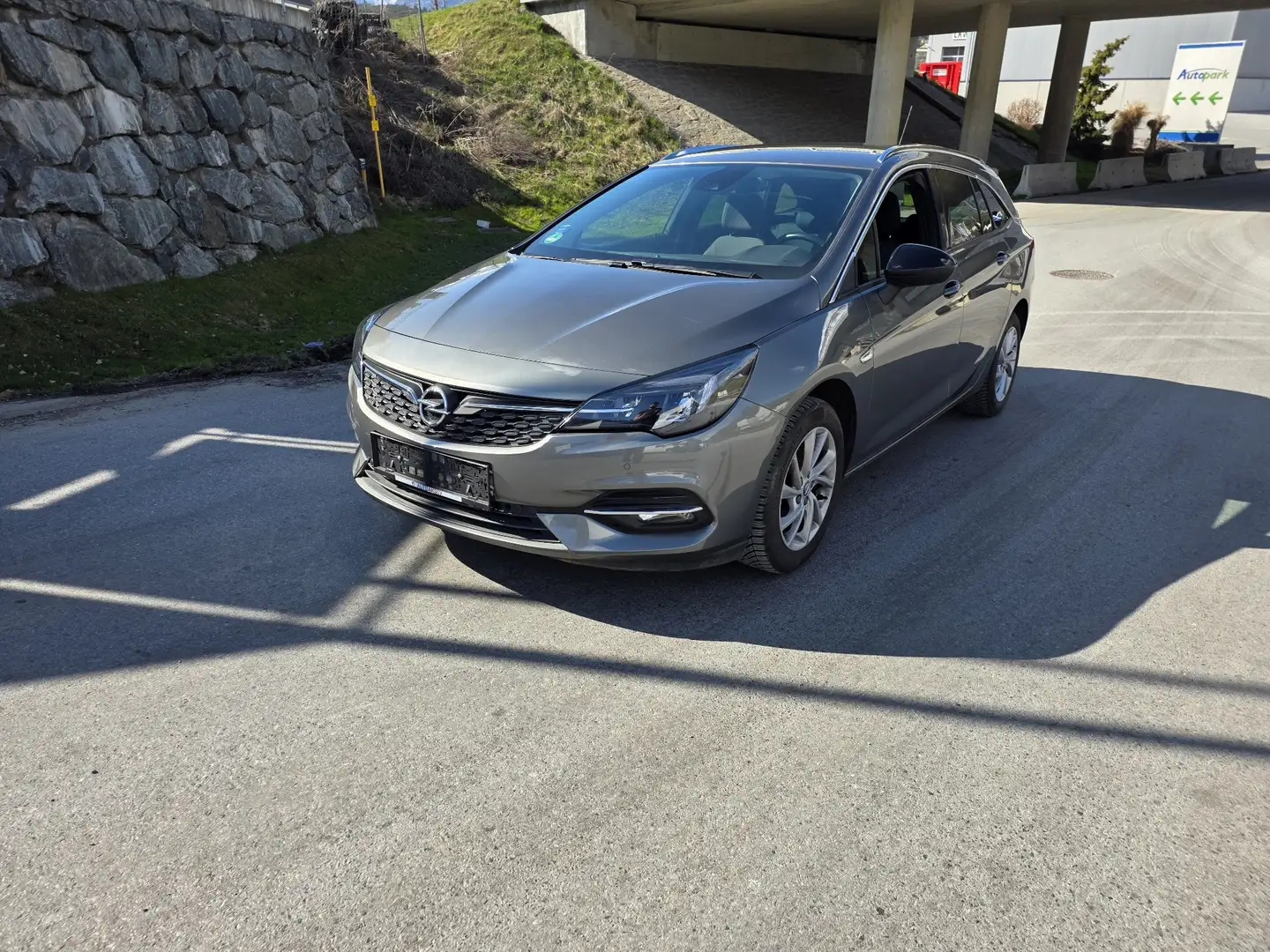 Opel Astra 1,2 Turbo Business Elegance - 1