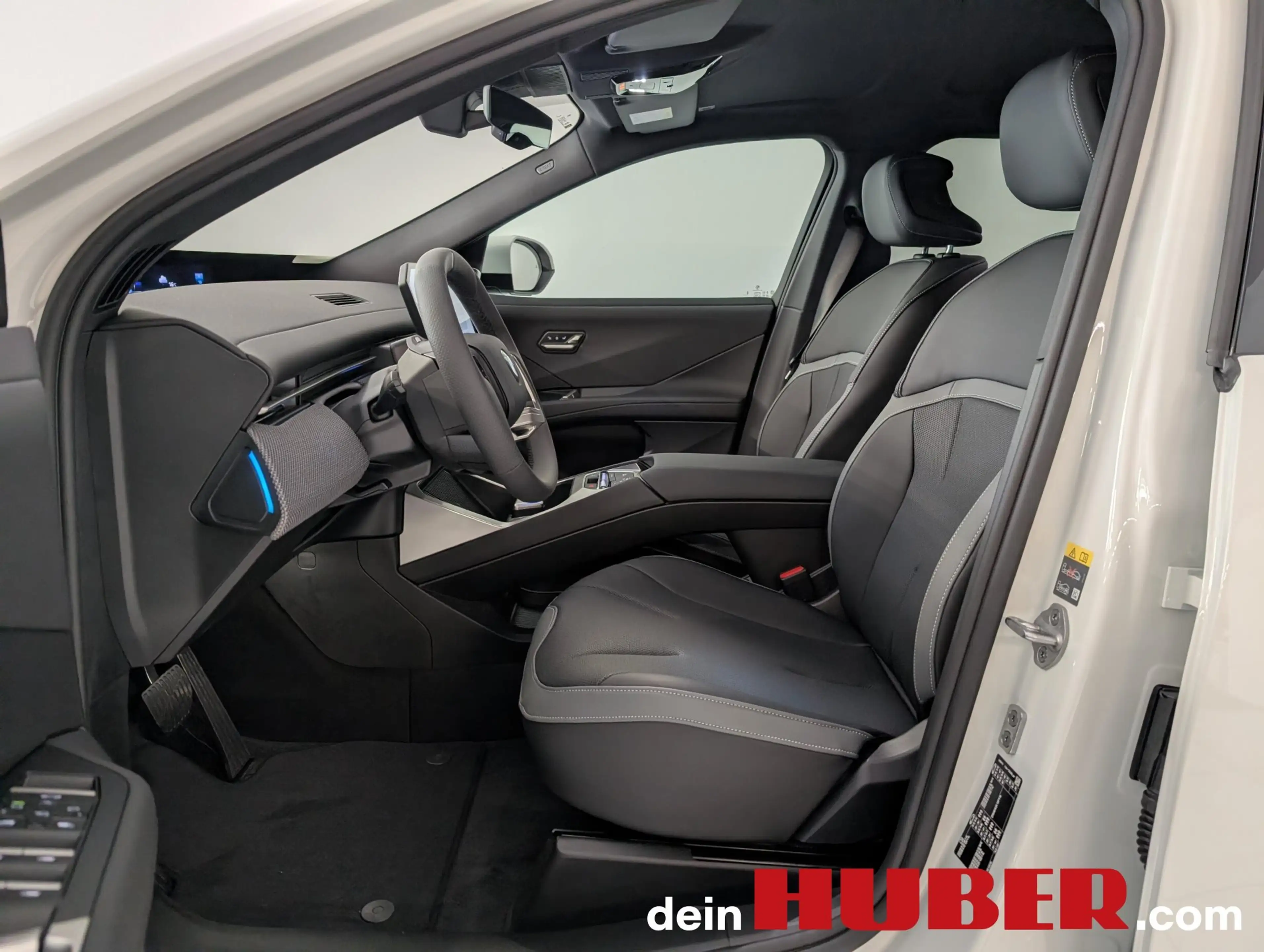 BMW iX3 40 sDrive — photo 10