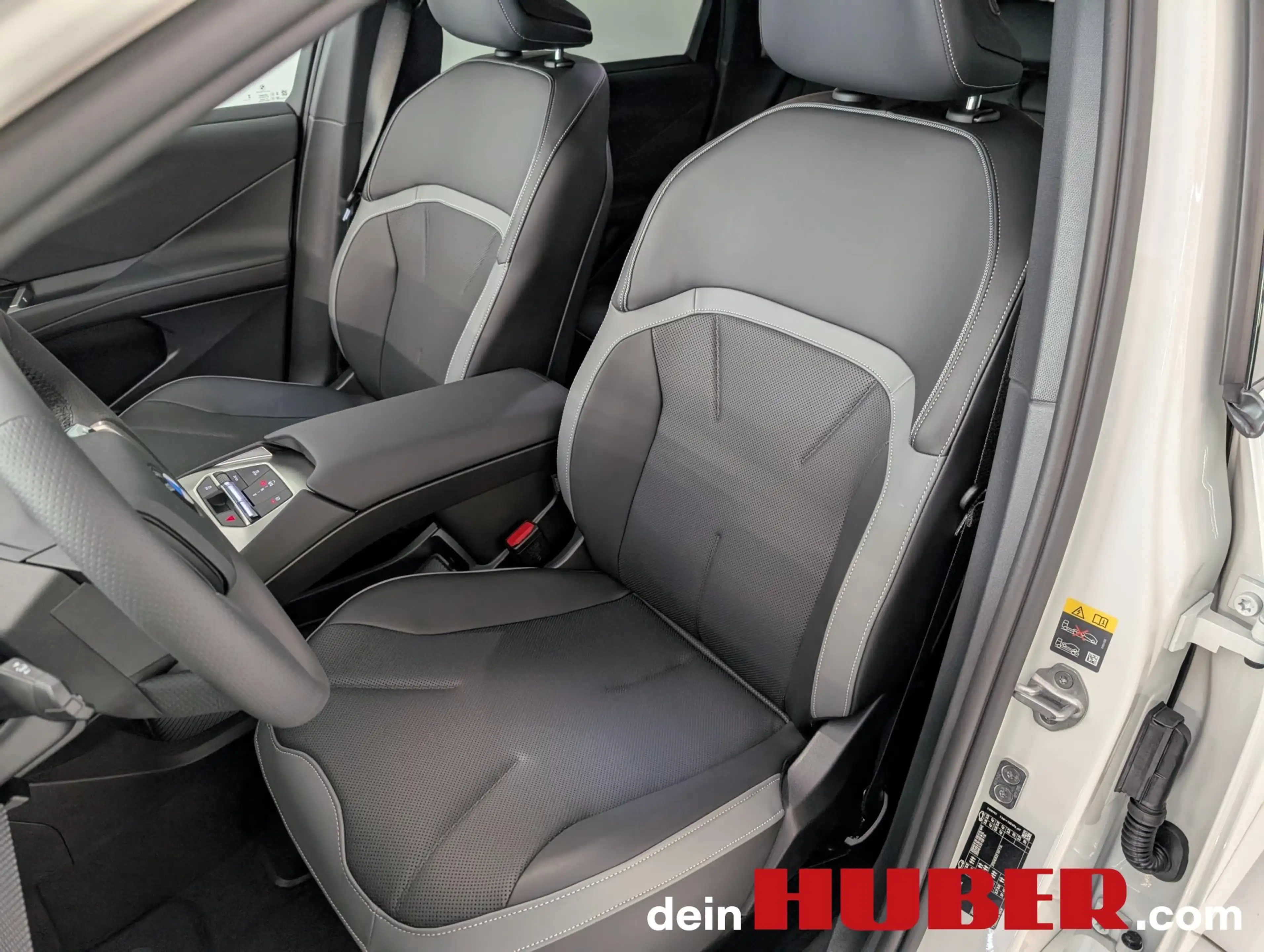 BMW iX3 40 sDrive — photo 9