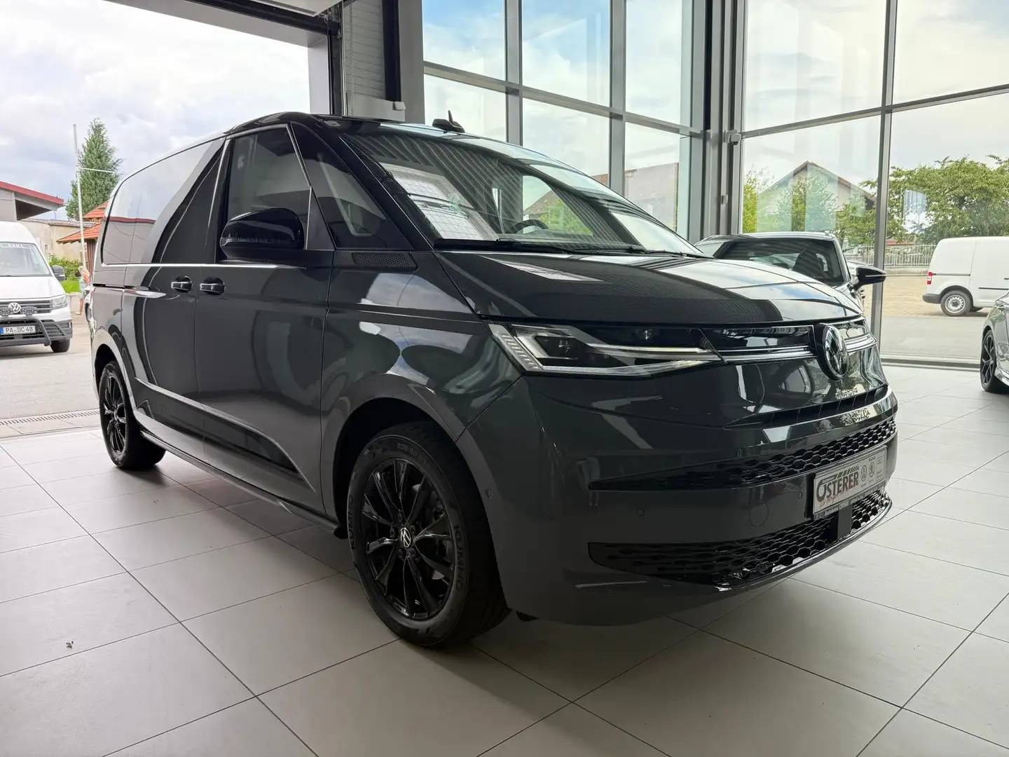 Volkswagen T7 Multivan Edition KÜ-DSG-5 Jahre Garantie-AHK-Standheizung-M Grijs - 2