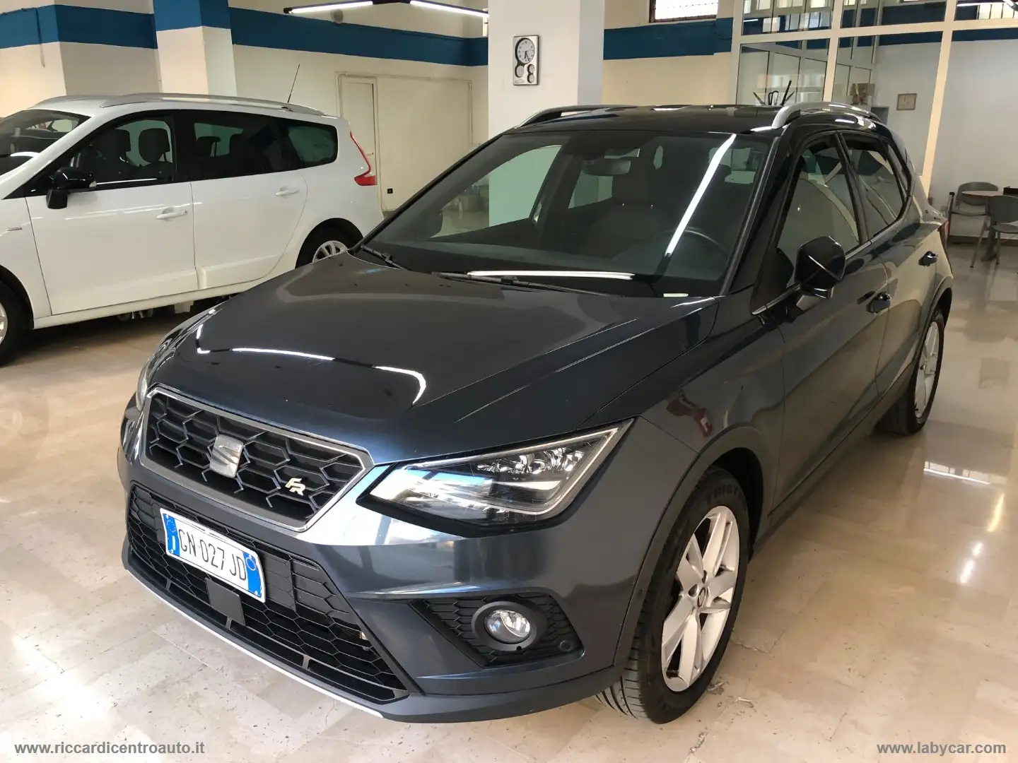 SEAT Arona 1.0 TGI FR Grigio - 2