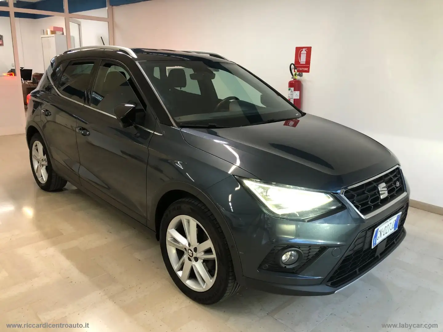 SEAT Arona 1.0 TGI FR Grigio - 1