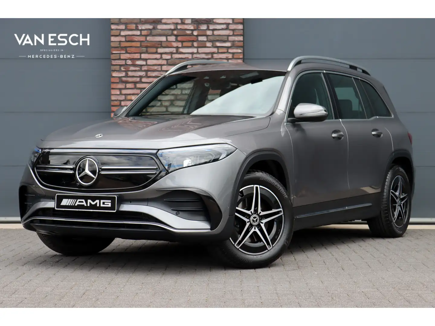 Mercedes-Benz EQB 350 4MATIC AMG Line 67 kWh | Widescreen | Dodehoekassi Grijs - 1